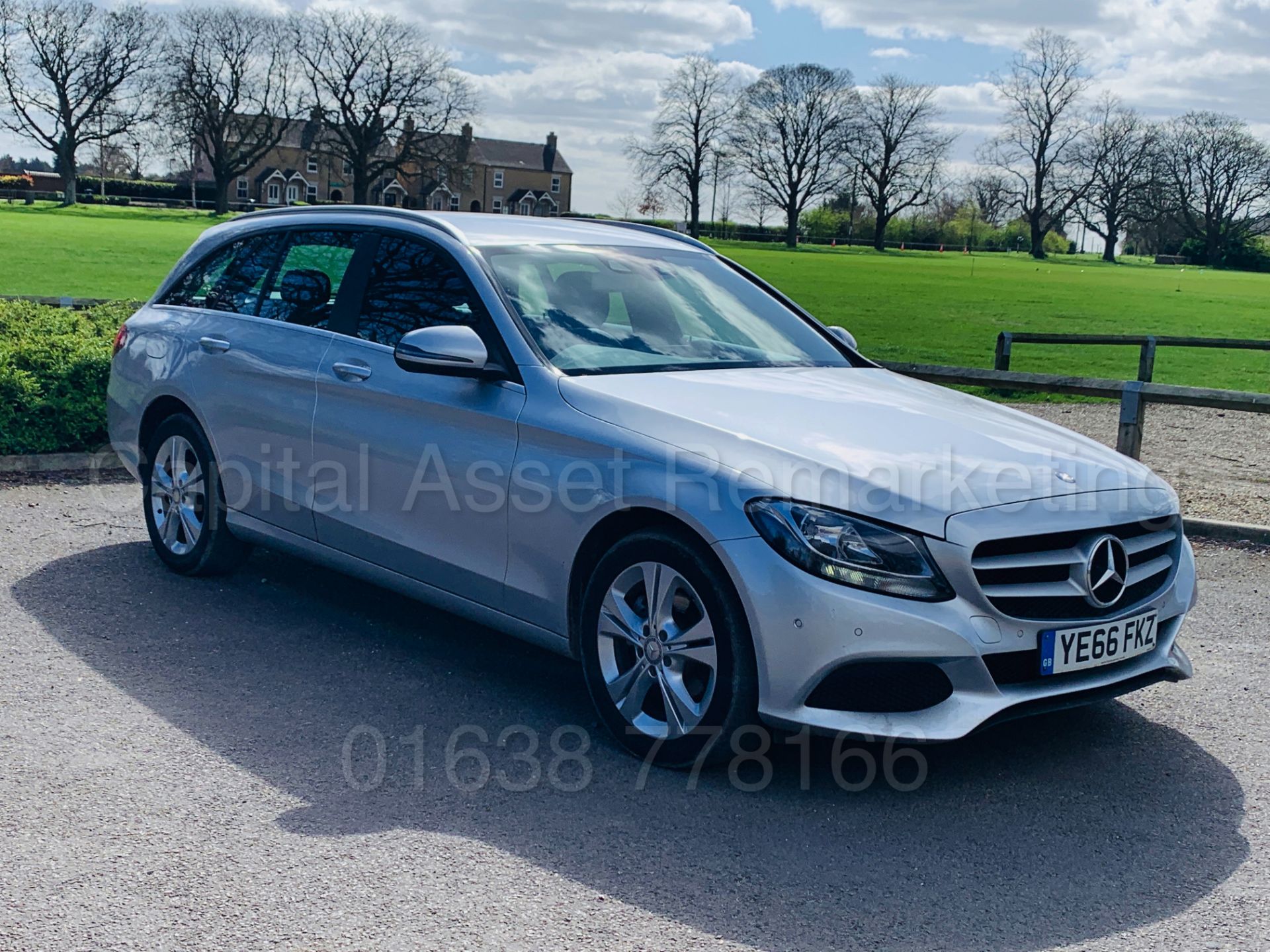 MERCEDES-BENZ C220D *EXECUTIVE* 5 DOOR ESTATE (2017 MODEL) '7G AUTO - LEATHER - SAT NAV' *HUGE SPEC* - Bild 2 aus 51