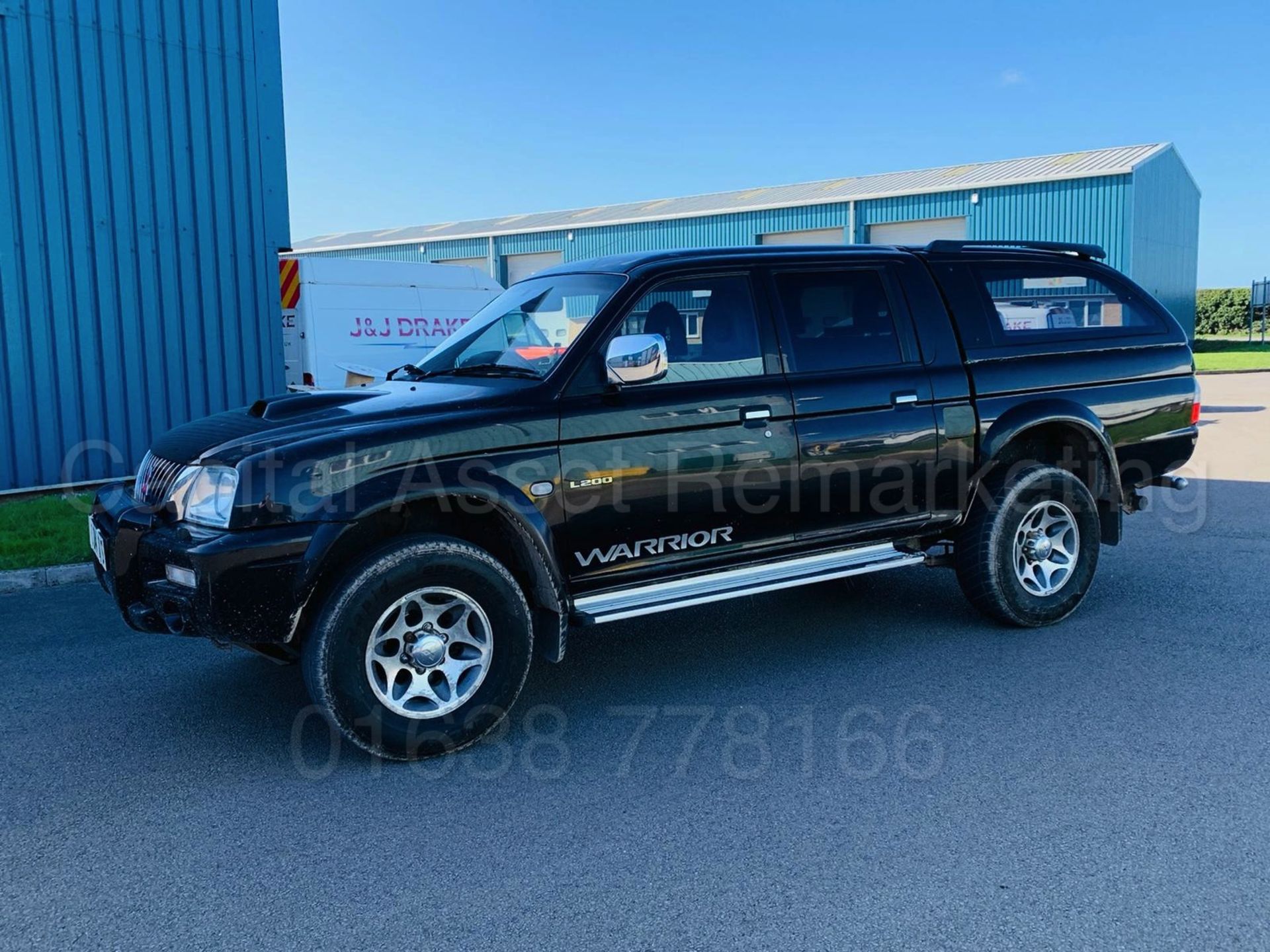 MITSUBISHI L200 *WARRIOR* D/CAB PICK-UP (2004) '2.5 DIESEL - 5 SPEED' *AIR CON - LEATHER* (NO VAT) - Image 3 of 26