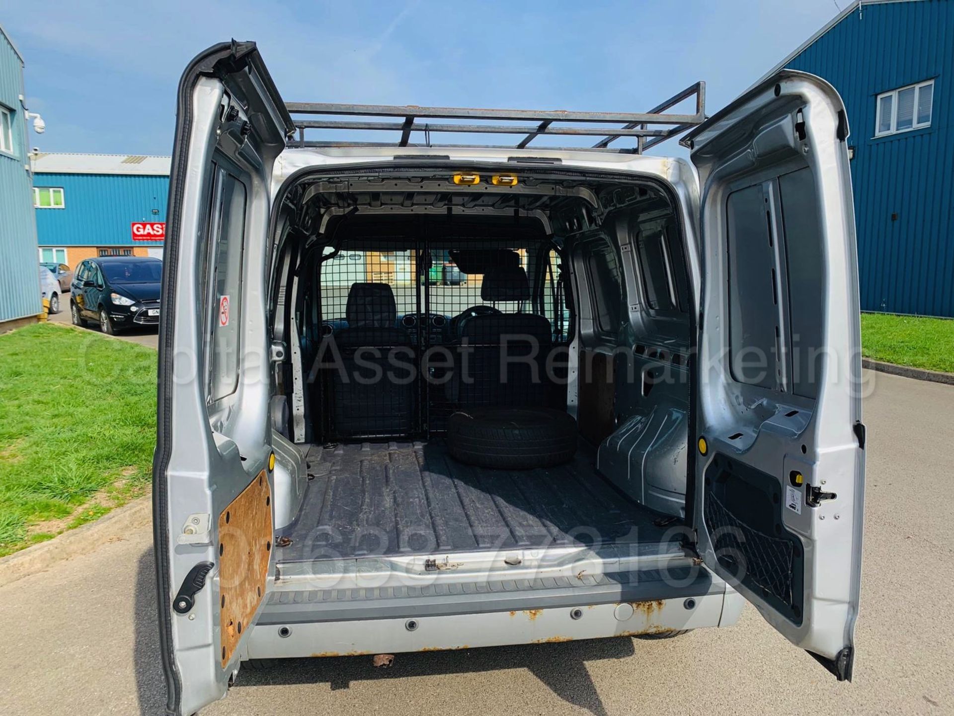 FORD TRANSIT CONNECT *TREND EDITION* (2010 - NEW MODEL) '1.8 TDCI - 90 BHP' **AIR CON** - Image 17 of 26