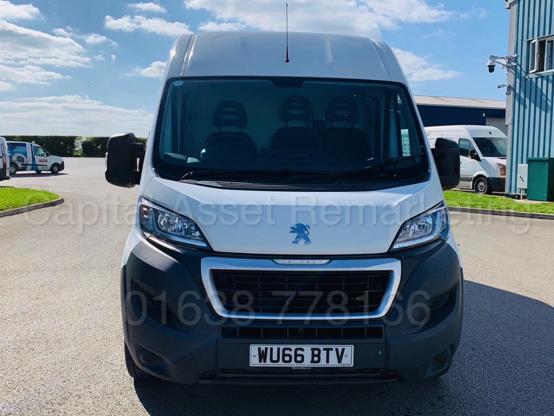 PEUGEOT BOXER *PROFESSIONAL* 'LWB HI-ROOF' (2017 - EURO 6 MODEL) '2.0 HDI - 6 SPEED' (1 OWNER) - Bild 3 aus 28