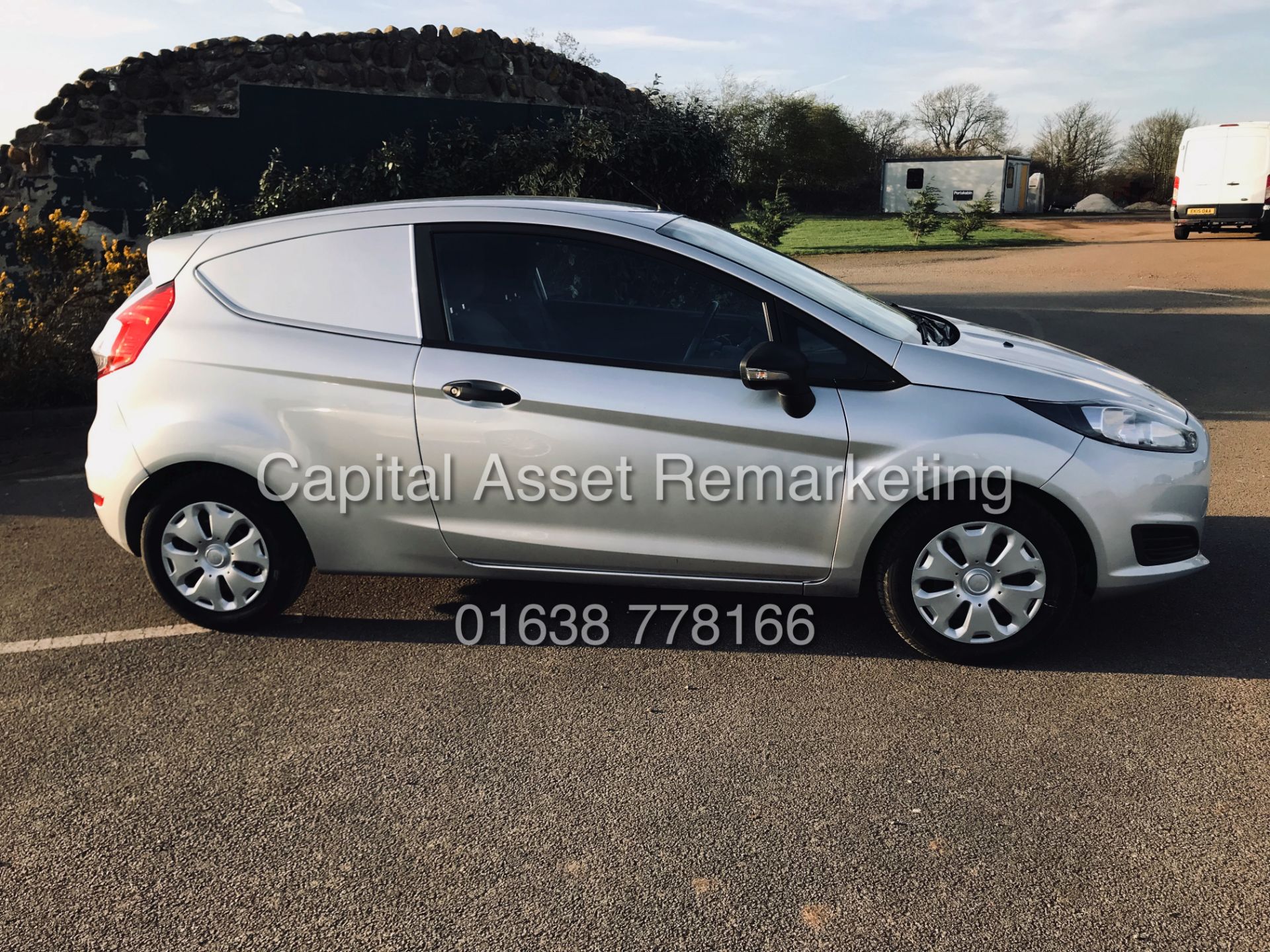 FORD FIESTA 1.5TDCI "SPORT STYLE" VAN (16 REG) 1 OWNER - AIR CON - ELEC PACK - SILVER - BLUETOOTH - Image 8 of 18