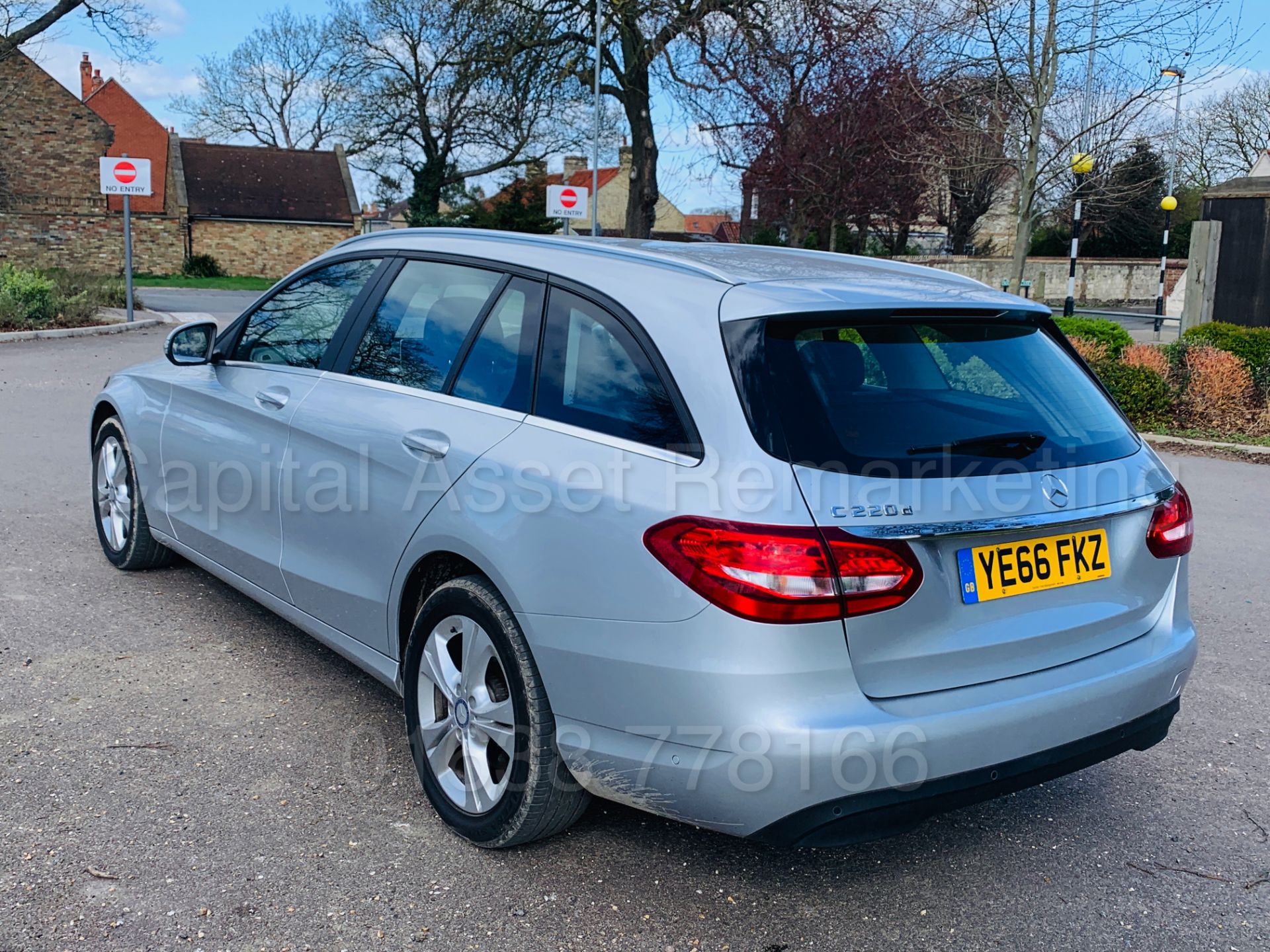 MERCEDES-BENZ C220D *EXECUTIVE* 5 DOOR ESTATE (2017 MODEL) '7G AUTO - LEATHER - SAT NAV' *HUGE SPEC* - Image 8 of 51