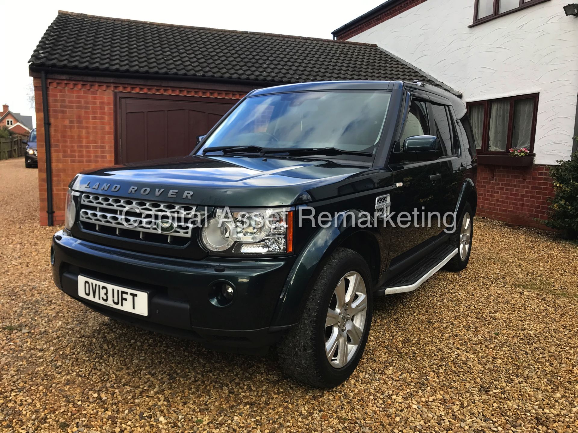 LAND ROVER DISCOVERY 4 "HSE - AUTO" 3.0 SDV6 *7 SEATER* (13 REG) MASSIVE SPEC - SAT NAV - ELEC ROOF - Bild 6 aus 28