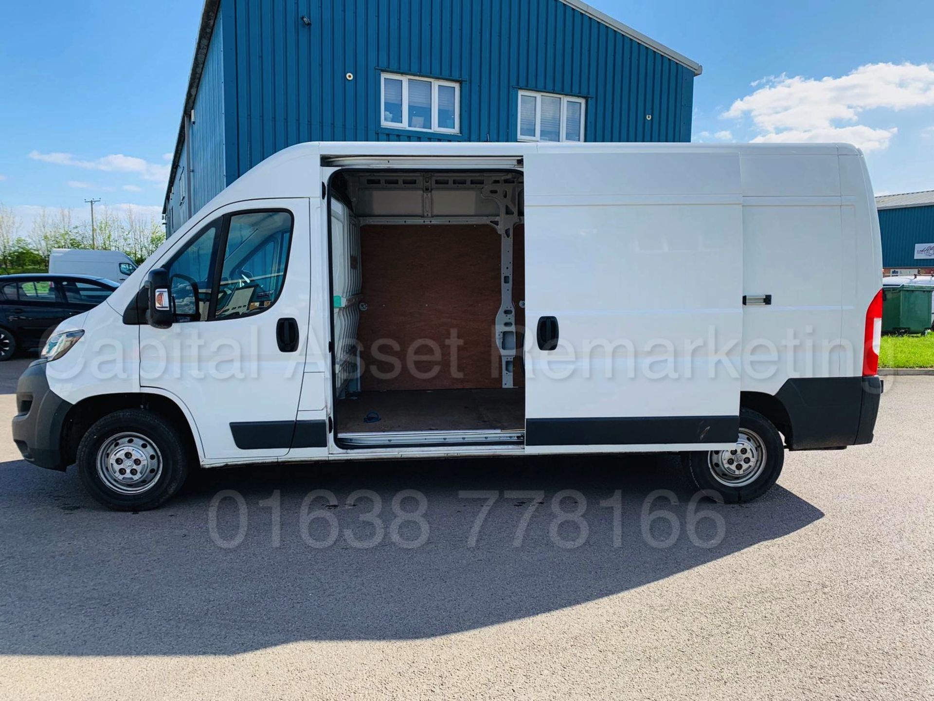 PEUGEOT BOXER *PROFESSIONAL* 'LWB HI-ROOF' (2017 - EURO 6 MODEL) '2.0 HDI - 6 SPEED' (1 OWNER) - Bild 24 aus 28