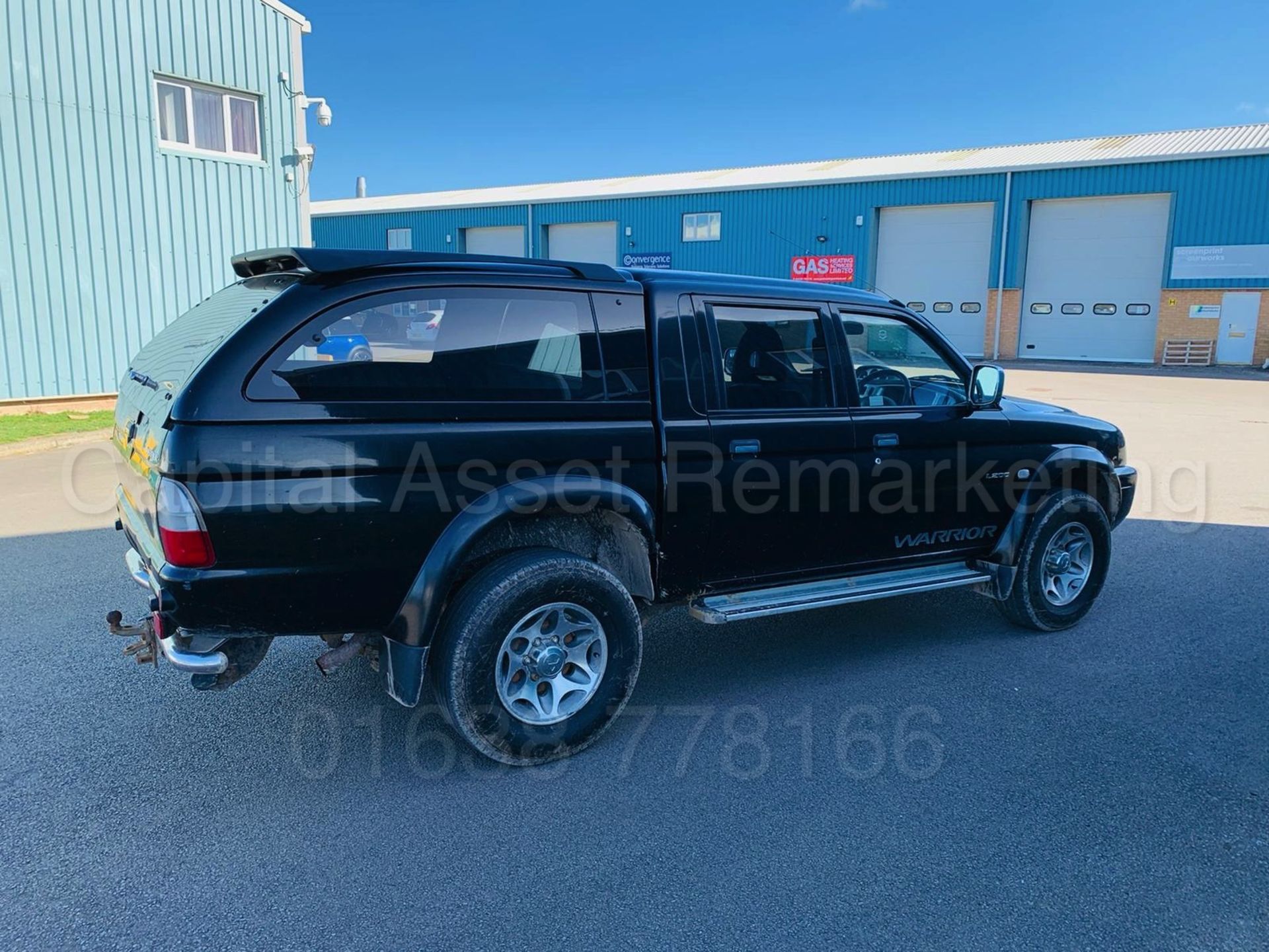 MITSUBISHI L200 *WARRIOR* D/CAB PICK-UP (2004) '2.5 DIESEL - 5 SPEED' *AIR CON - LEATHER* (NO VAT) - Image 8 of 26