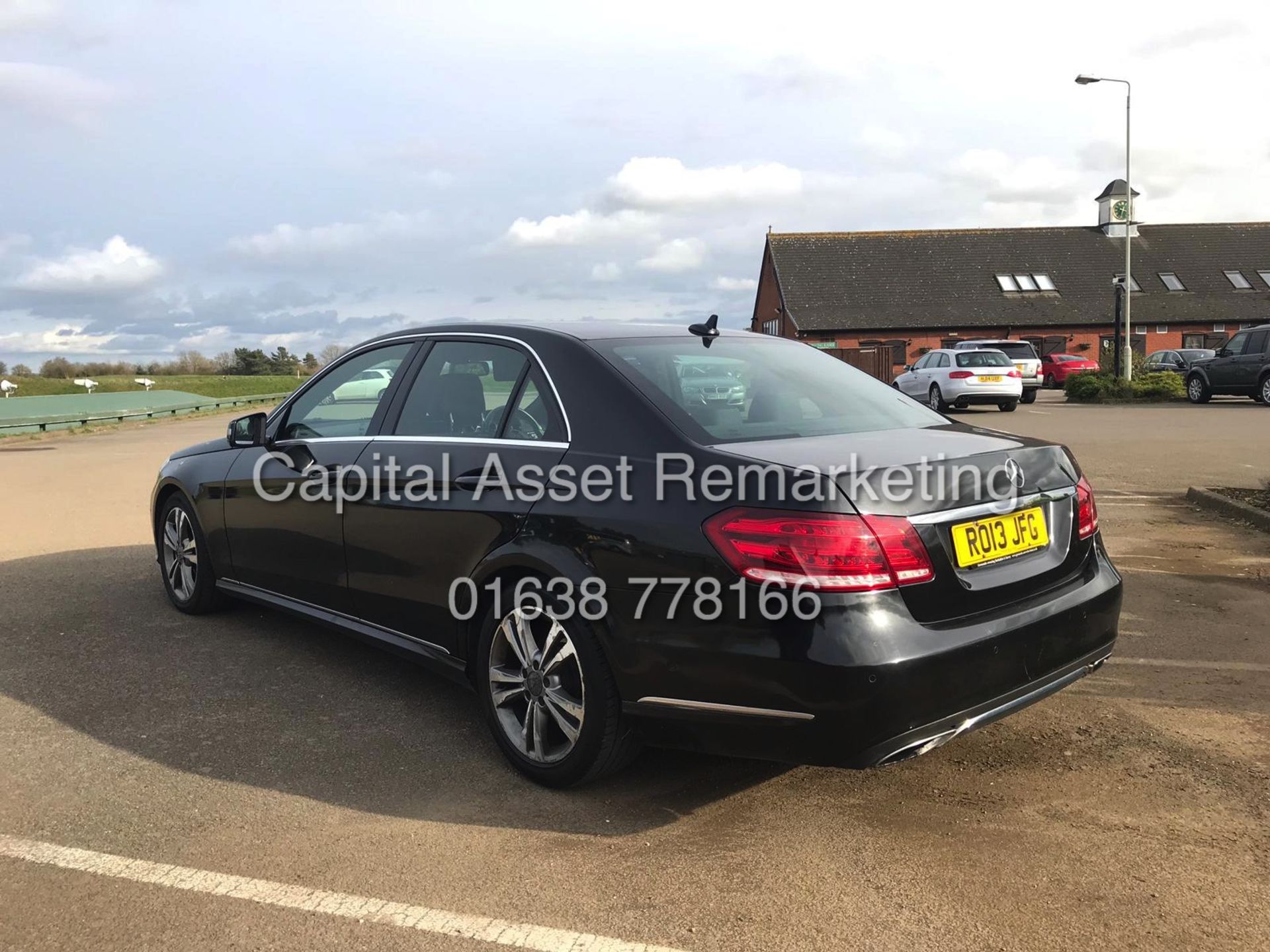 (ON SALE) MERCEDES E220d "SE" AUTO - NEW SHAPE - BLACK - 13 REG - MASSIVE SPEC - SAT NAV - LEATHER - Bild 4 aus 17