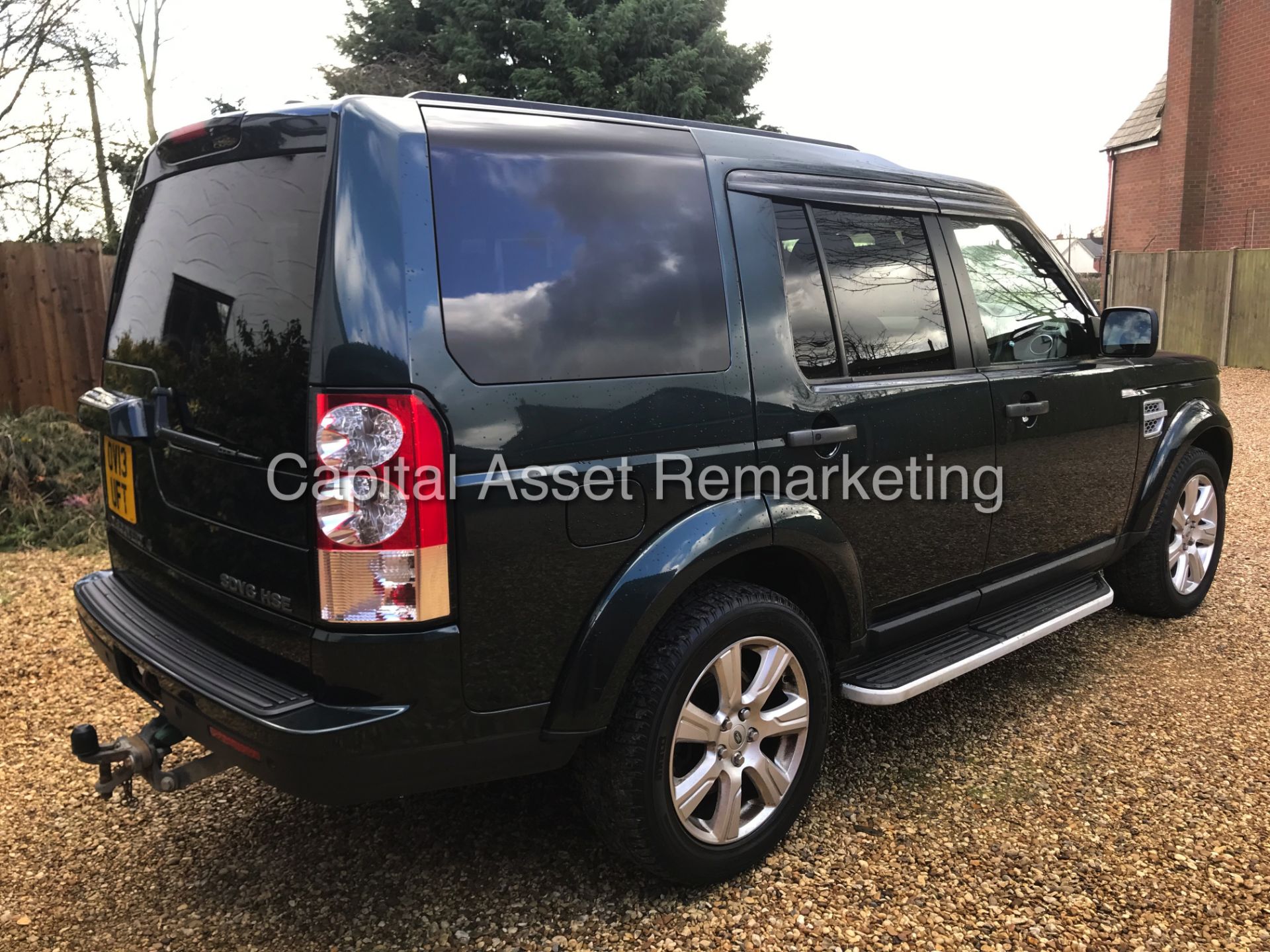 LAND ROVER DISCOVERY 4 "HSE - AUTO" 3.0 SDV6 *7 SEATER* (13 REG) MASSIVE SPEC - SAT NAV - ELEC ROOF - Bild 4 aus 28