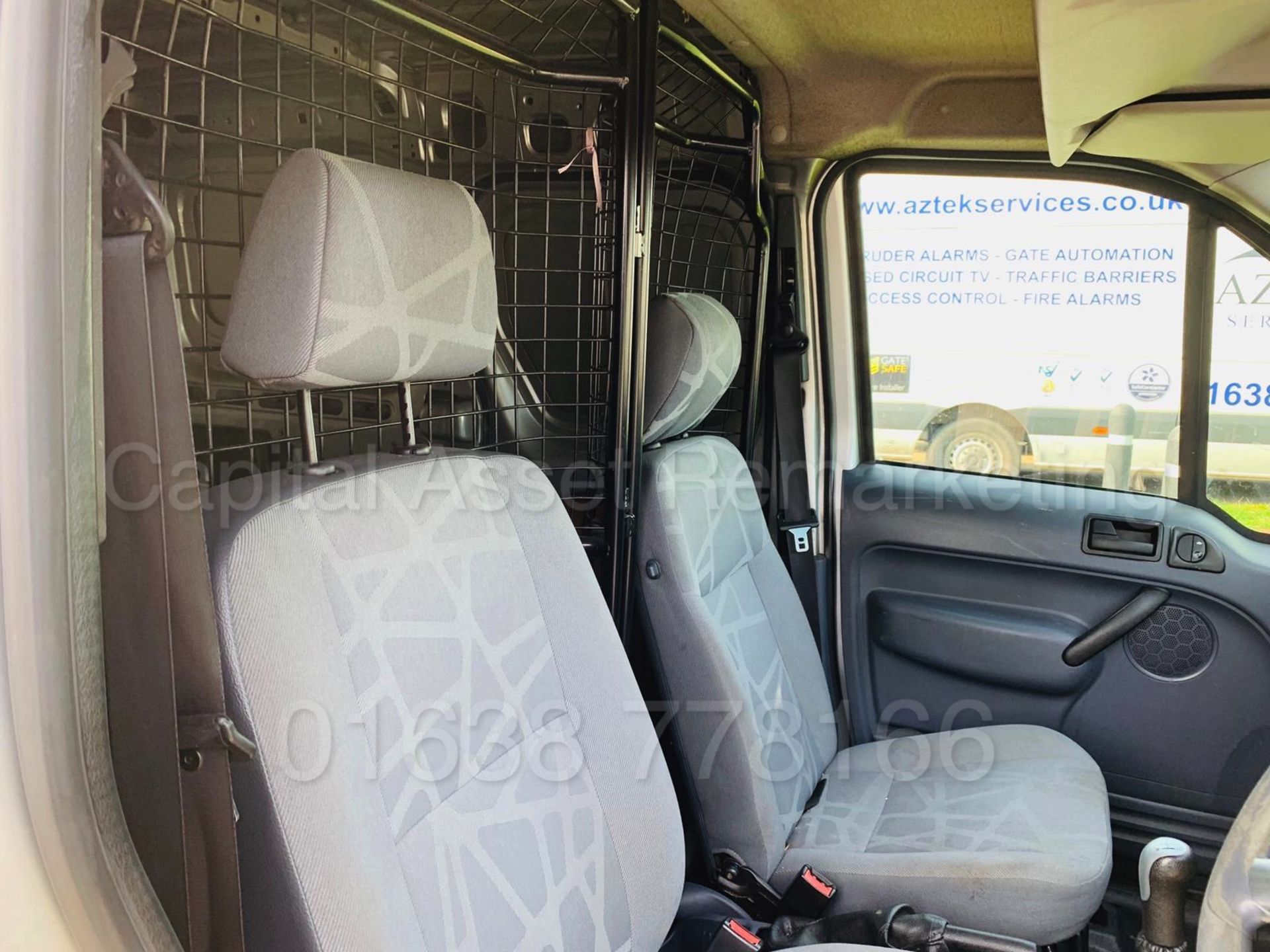FORD TRANSIT CONNECT *TREND EDITION* (2010 - NEW MODEL) '1.8 TDCI - 90 BHP' **AIR CON** - Image 13 of 26