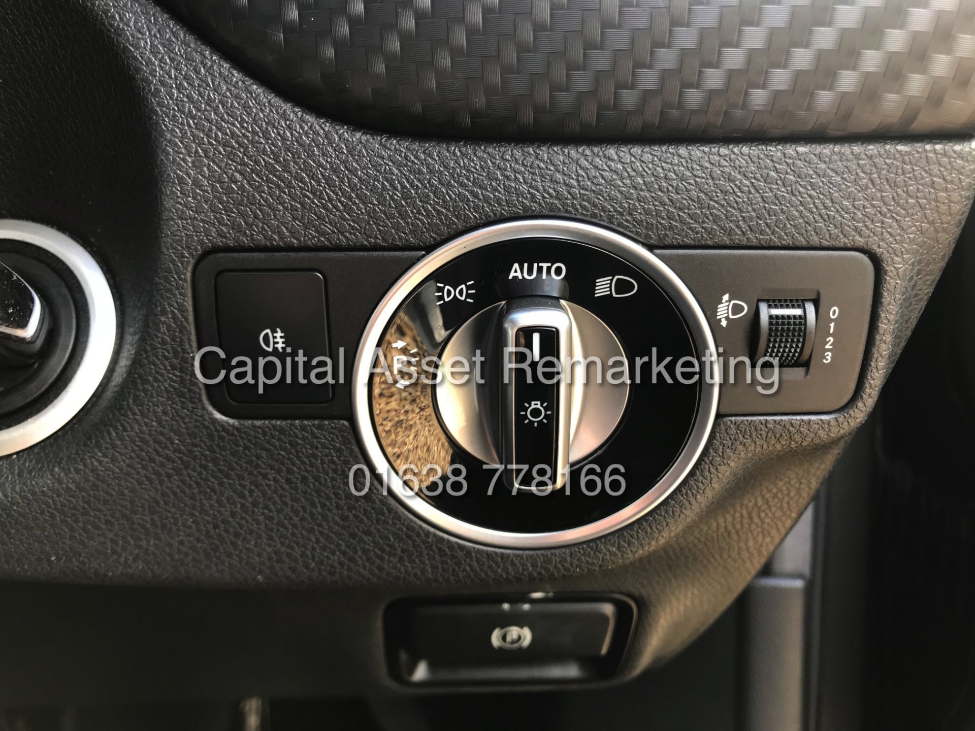 (ON SALE) MERCEDES A180d "AMG LINE - EXECUTIVE" (2017 MODEL) - LEATHER -SAT NAV -REVERSING CAMERA - Bild 22 aus 25