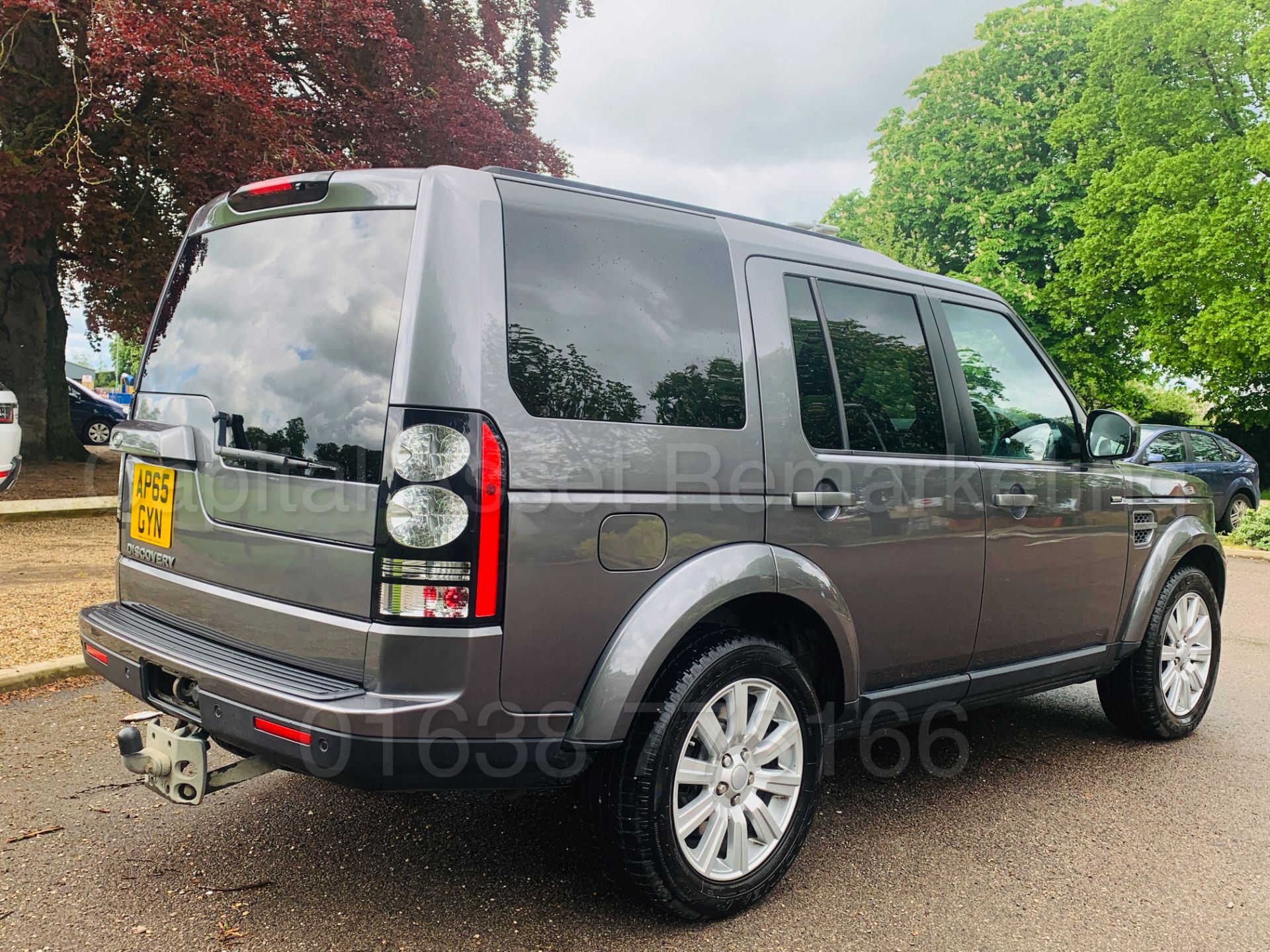 (On Sale) LAND ROVER DISCOVERY 4 *SE EDITION* (65 REG) '3.0 SDV6 - 255 BHP - 8 SPEED AUTO' (1 OWNER) - Image 12 of 57