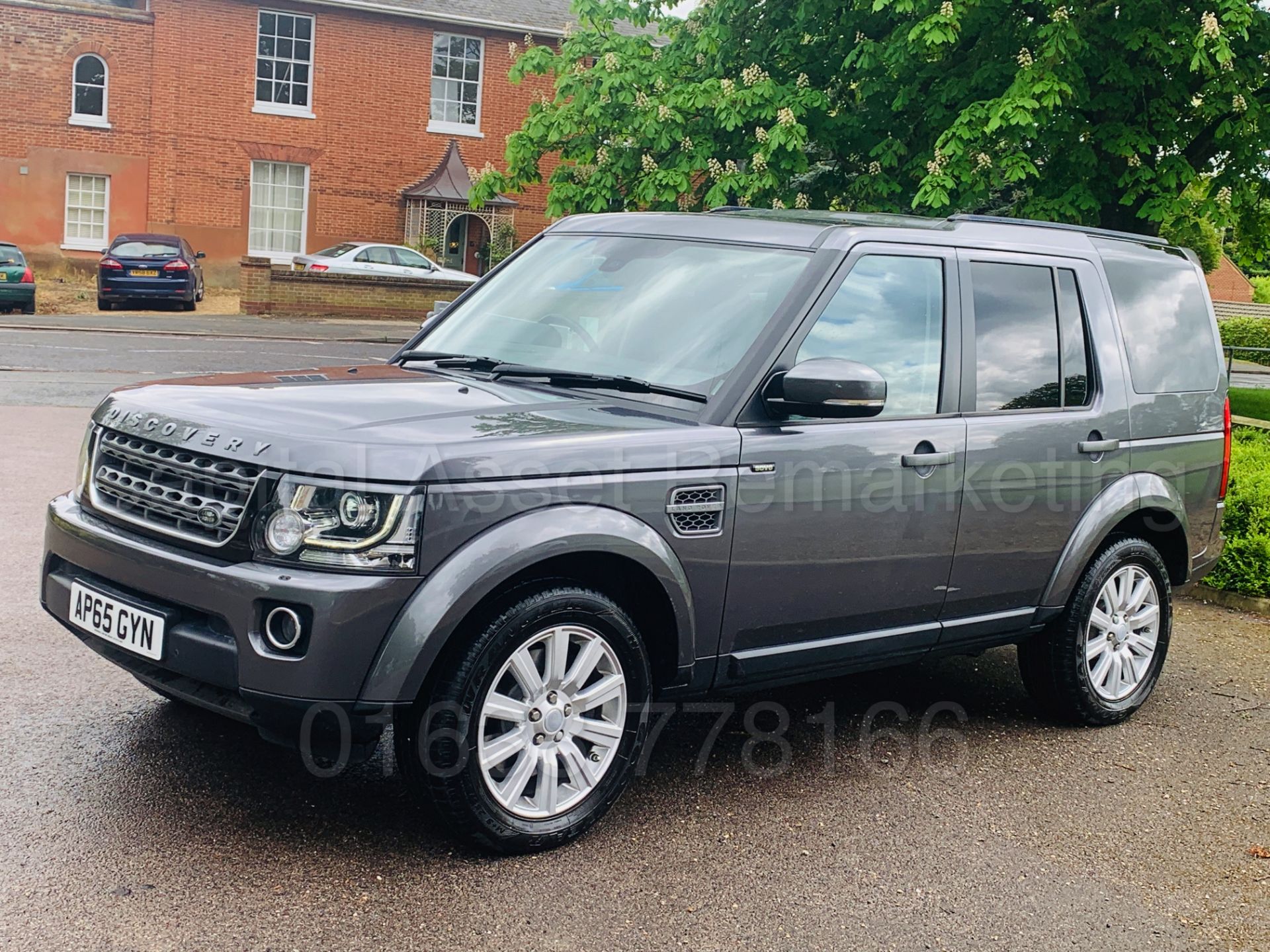 (On Sale) LAND ROVER DISCOVERY 4 *SE EDITION* (65 REG) '3.0 SDV6 - 255 BHP - 8 SPEED AUTO' (1 OWNER) - Image 7 of 57