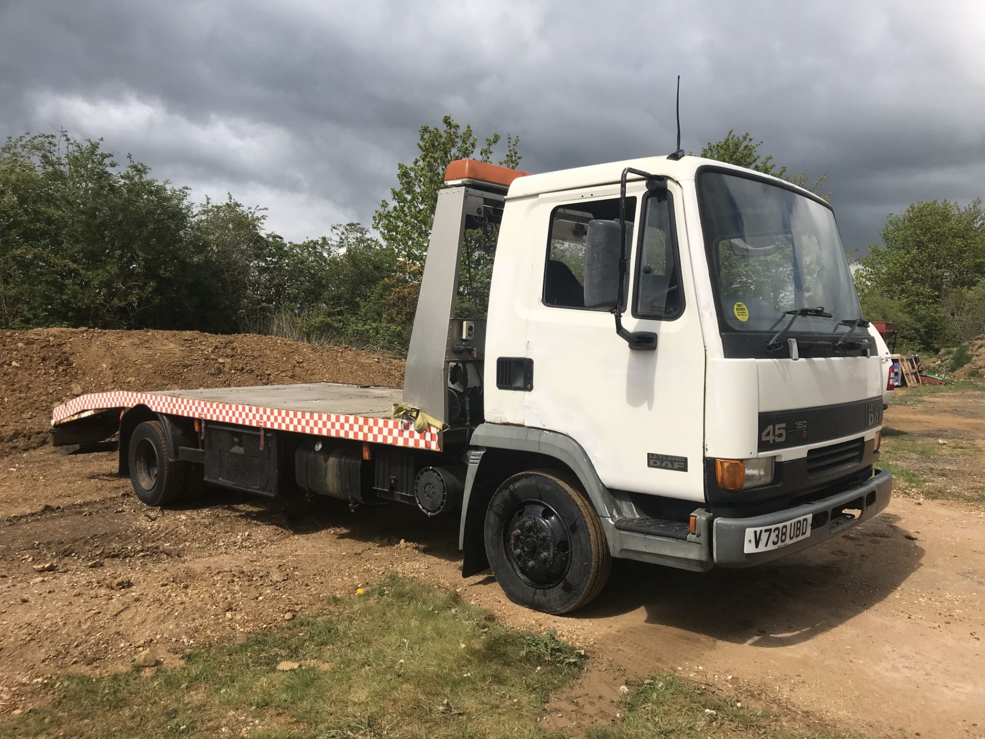 LAYLAND DAF 45.150 *RECOVERY TRUCK* 1999 YEAR - ROAD TAXED AS RECOVERY -18 FOOT BODY *NO VAT* - Image 2 of 13