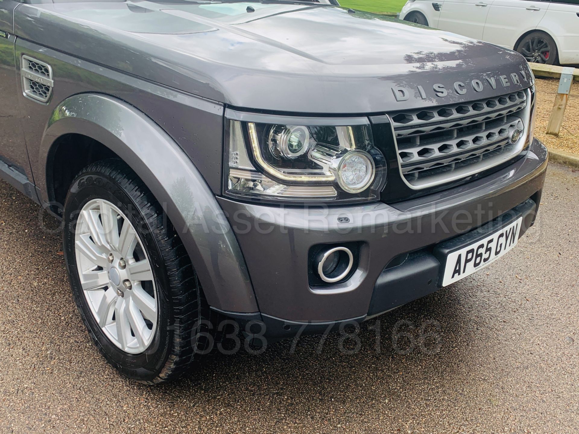 (On Sale) LAND ROVER DISCOVERY 4 *SE EDITION* (65 REG) '3.0 SDV6 - 255 BHP - 8 SPEED AUTO' (1 OWNER) - Image 14 of 57