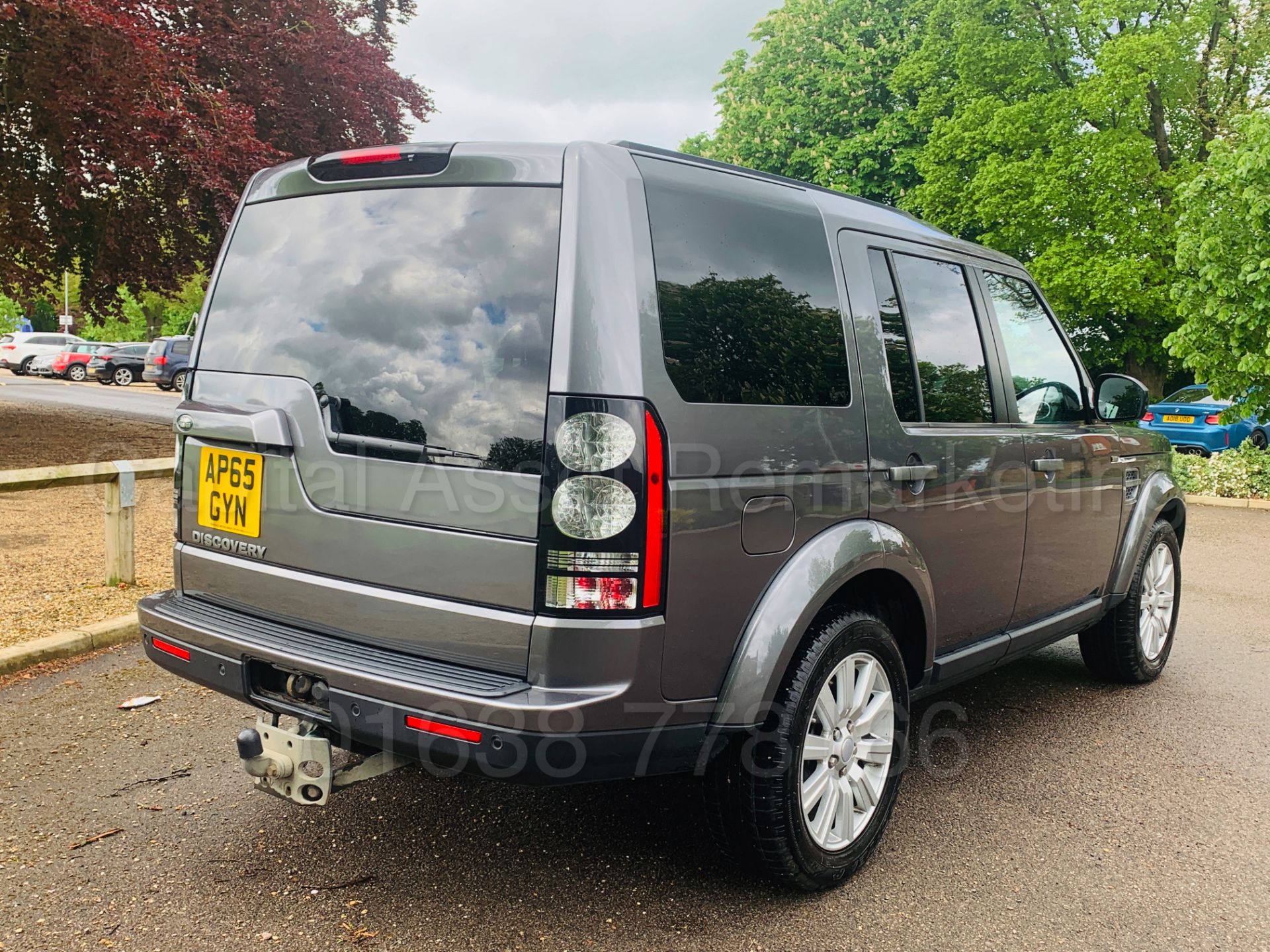 (On Sale) LAND ROVER DISCOVERY 4 *SE EDITION* (65 REG) '3.0 SDV6 - 255 BHP - 8 SPEED AUTO' (1 OWNER) - Image 11 of 57