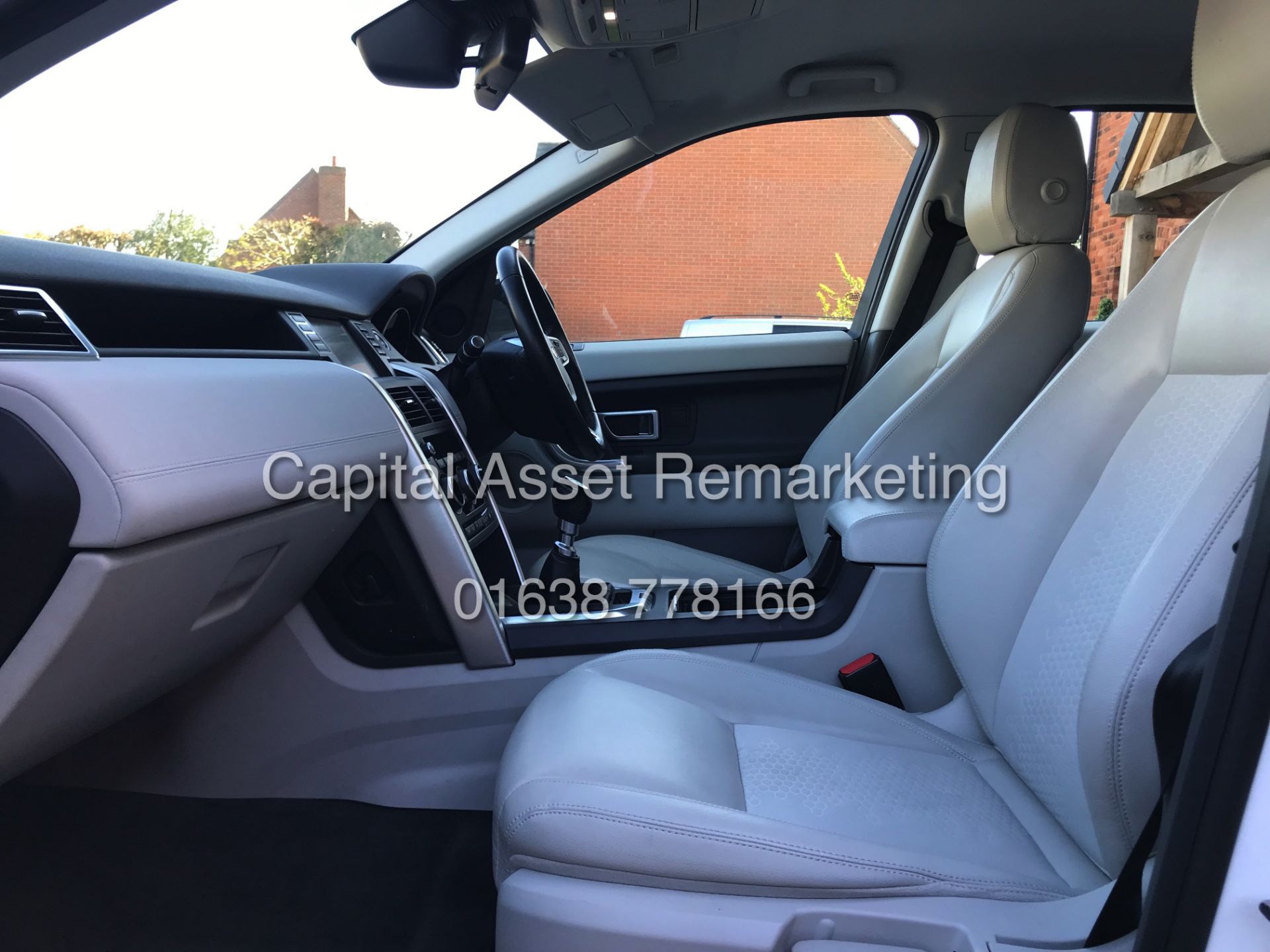 (ON SALE) LAND ROVER DISCOVERY SPORT "SE TECH" 2.0 TD4 (16 REG) 1 OWNER FSH - SAT NAV - LEATHER - Image 14 of 27