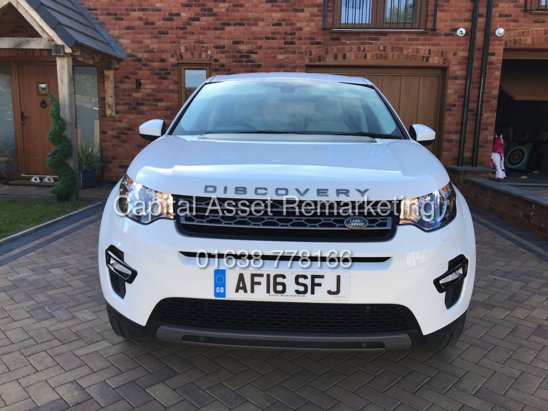 (ON SALE) LAND ROVER DISCOVERY SPORT "SE TECH" 2.0 TD4 (16 REG) 1 OWNER FSH - SAT NAV - LEATHER - Image 3 of 27