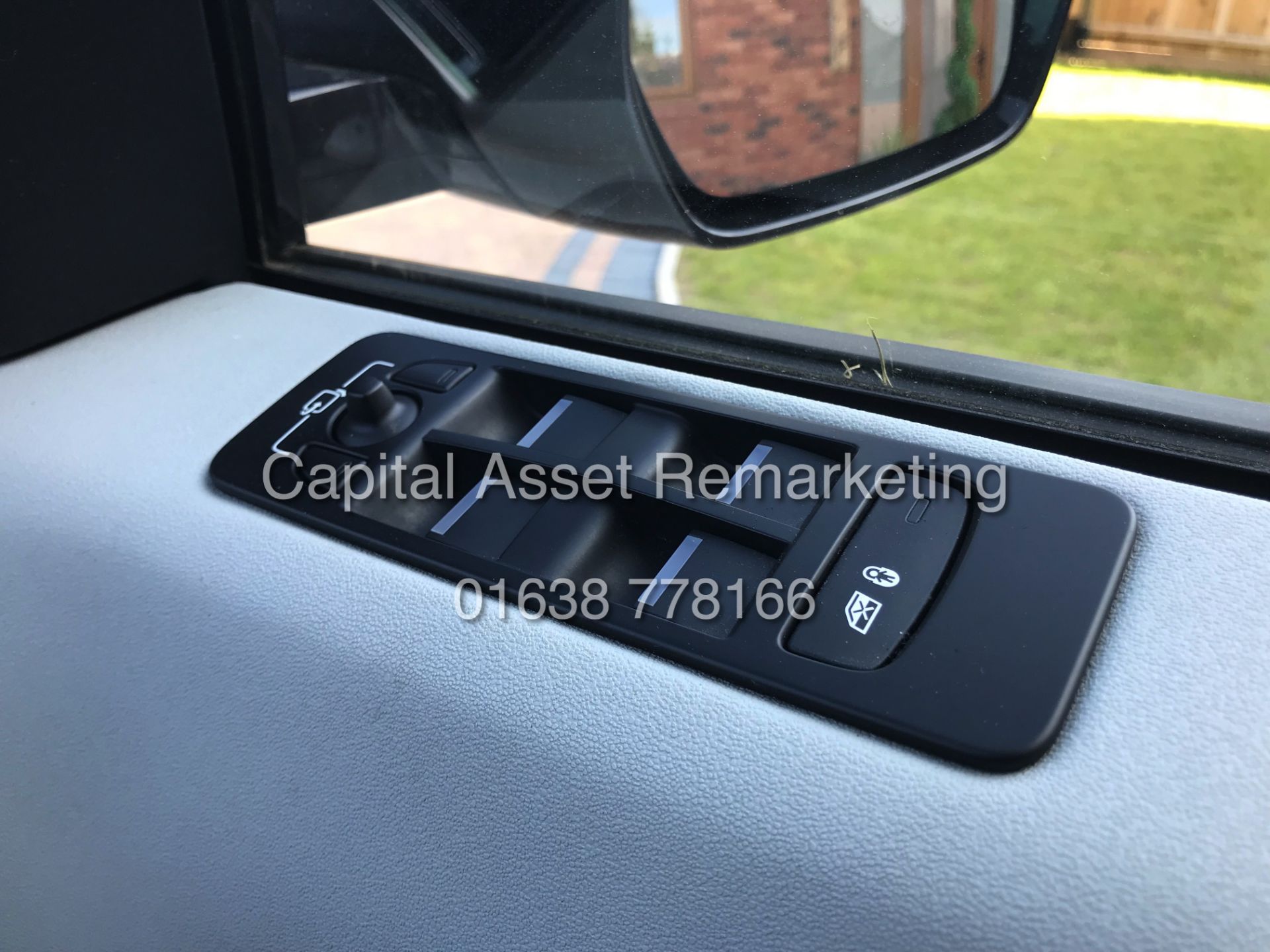 (ON SALE) LAND ROVER DISCOVERY SPORT "SE TECH" 2.0 TD4 (16 REG) 1 OWNER FSH - SAT NAV - LEATHER - Image 21 of 27