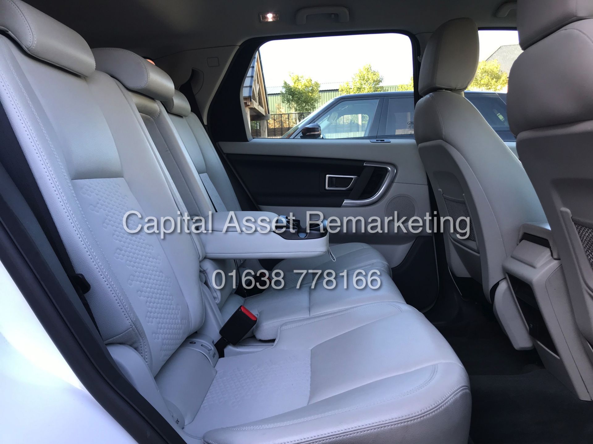 (ON SALE) LAND ROVER DISCOVERY SPORT "SE TECH" 2.0 TD4 (16 REG) 1 OWNER FSH - SAT NAV - LEATHER - Image 24 of 27