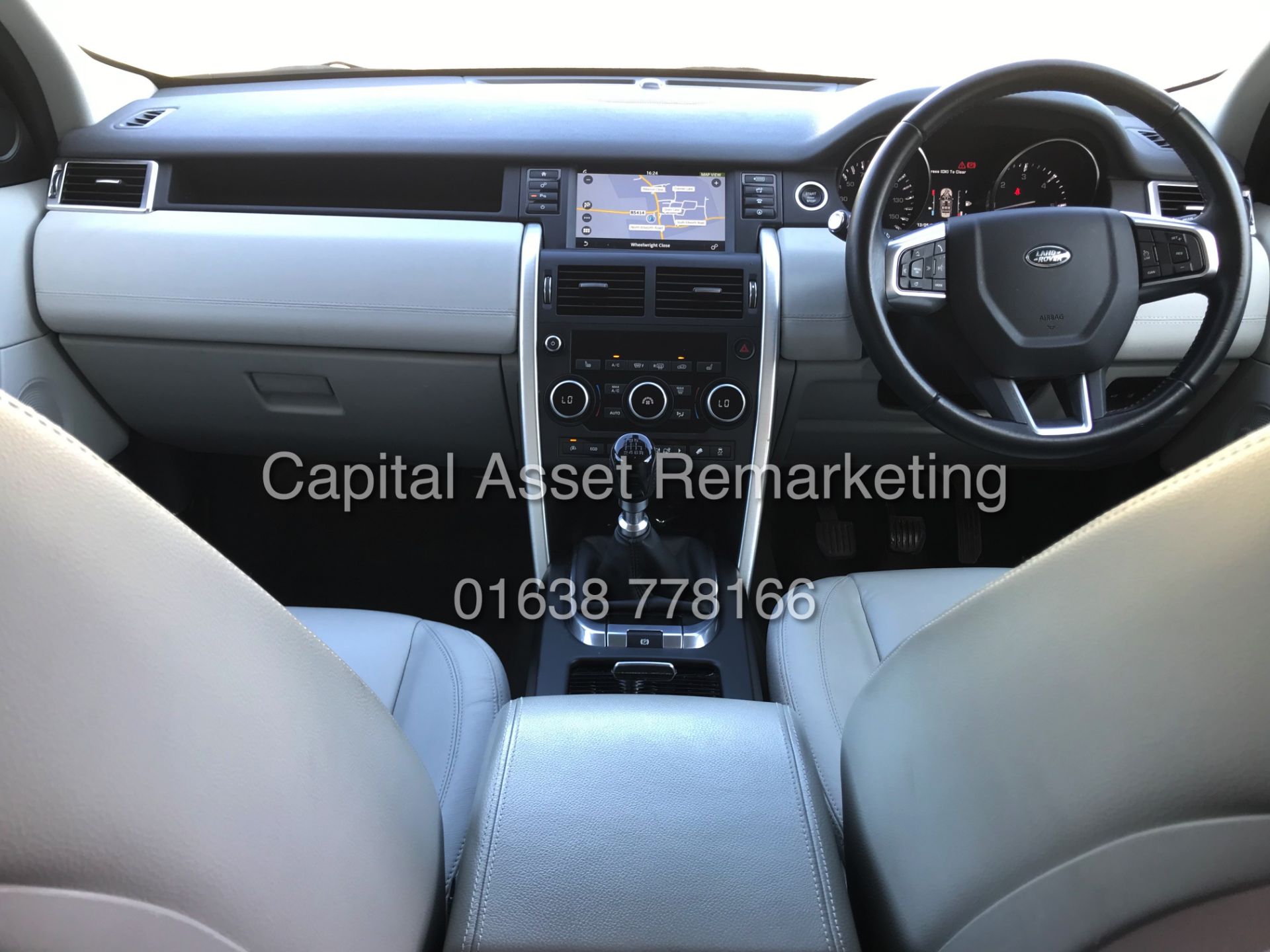 (ON SALE) LAND ROVER DISCOVERY SPORT "SE TECH" 2.0 TD4 (16 REG) 1 OWNER FSH - SAT NAV - LEATHER - Image 12 of 27