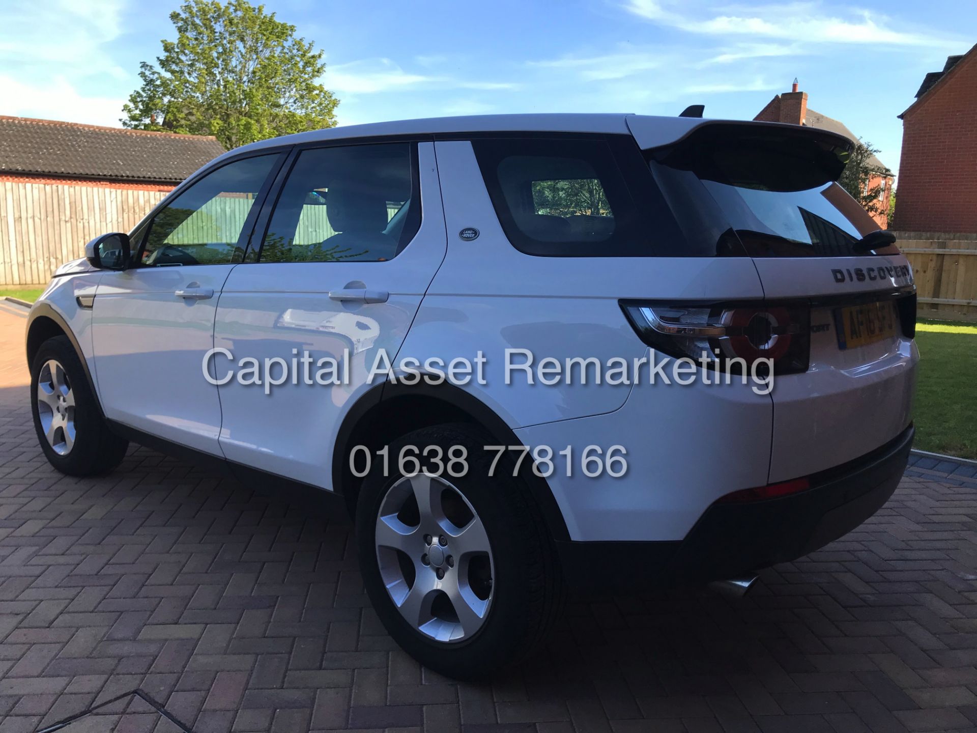 (ON SALE) LAND ROVER DISCOVERY SPORT "SE TECH" 2.0 TD4 (16 REG) 1 OWNER FSH - SAT NAV - LEATHER - Image 7 of 27