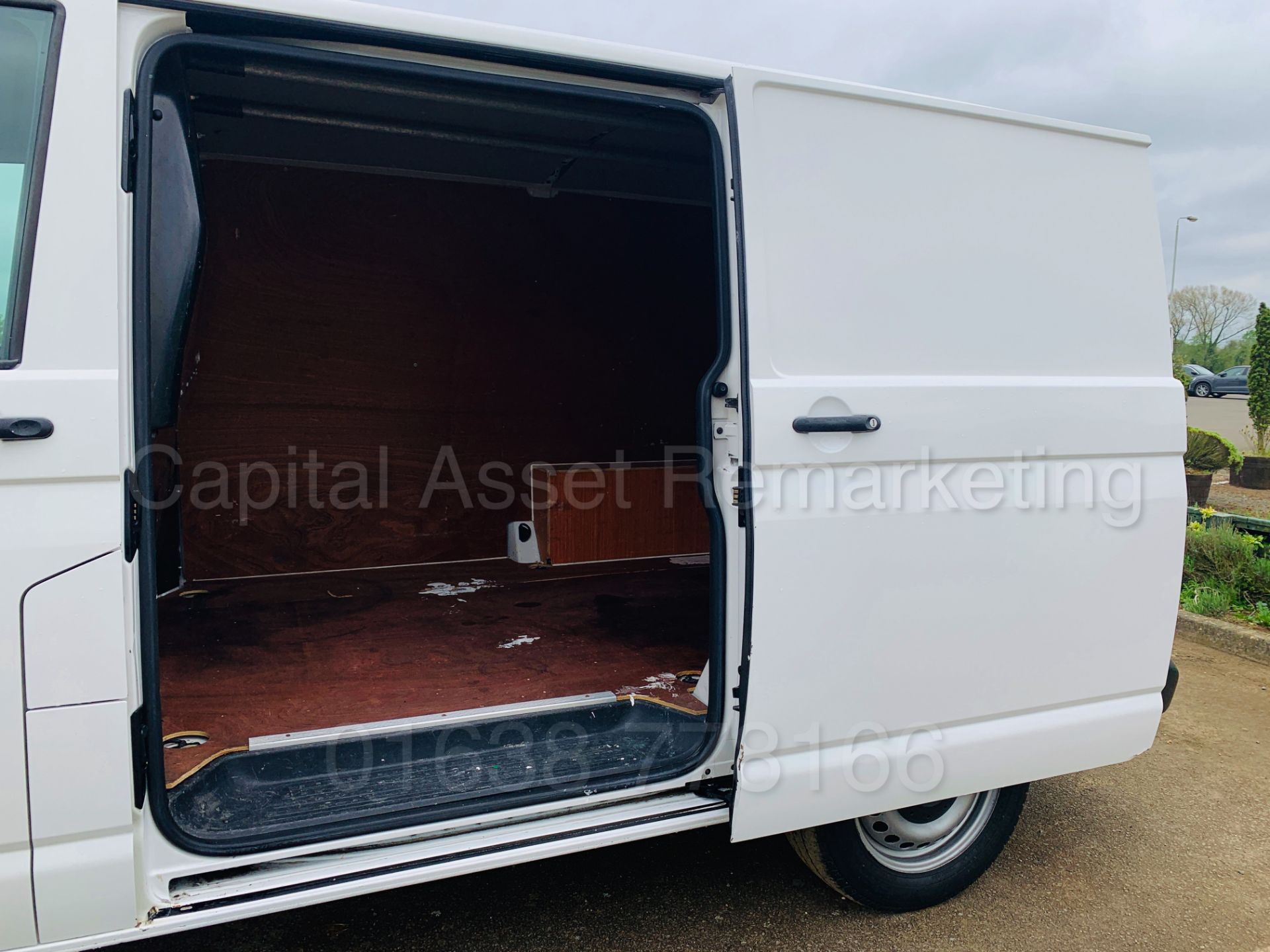 (ON SALE) VOLKSWAGEN TRANSPORTER *SWB - LCV PANEL VAN* (2014 - NEW MODEL) '2.0 TDI *FULL HISTORY* - Image 19 of 31