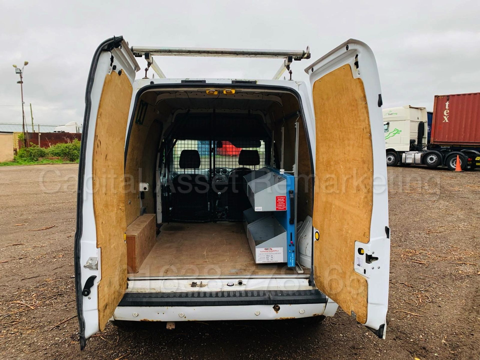 FORD TRANSIT CONNECT 90 T230 *TREND EDITION* 'LWB HI-ROOF' (2012) '1.8 TDCI - 90 BHP - 5 SPEED' - Image 14 of 22