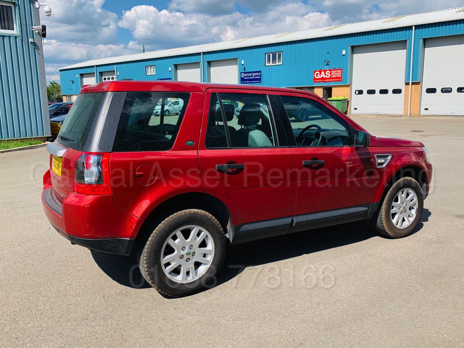 LAND ROVER FREELANDER *XS EDITION* SUV (2010 MODEL) '2.2 TD4 - 161 BHP - 6 SPEED' *SAT NAV* (NO VAT) - Image 8 of 40