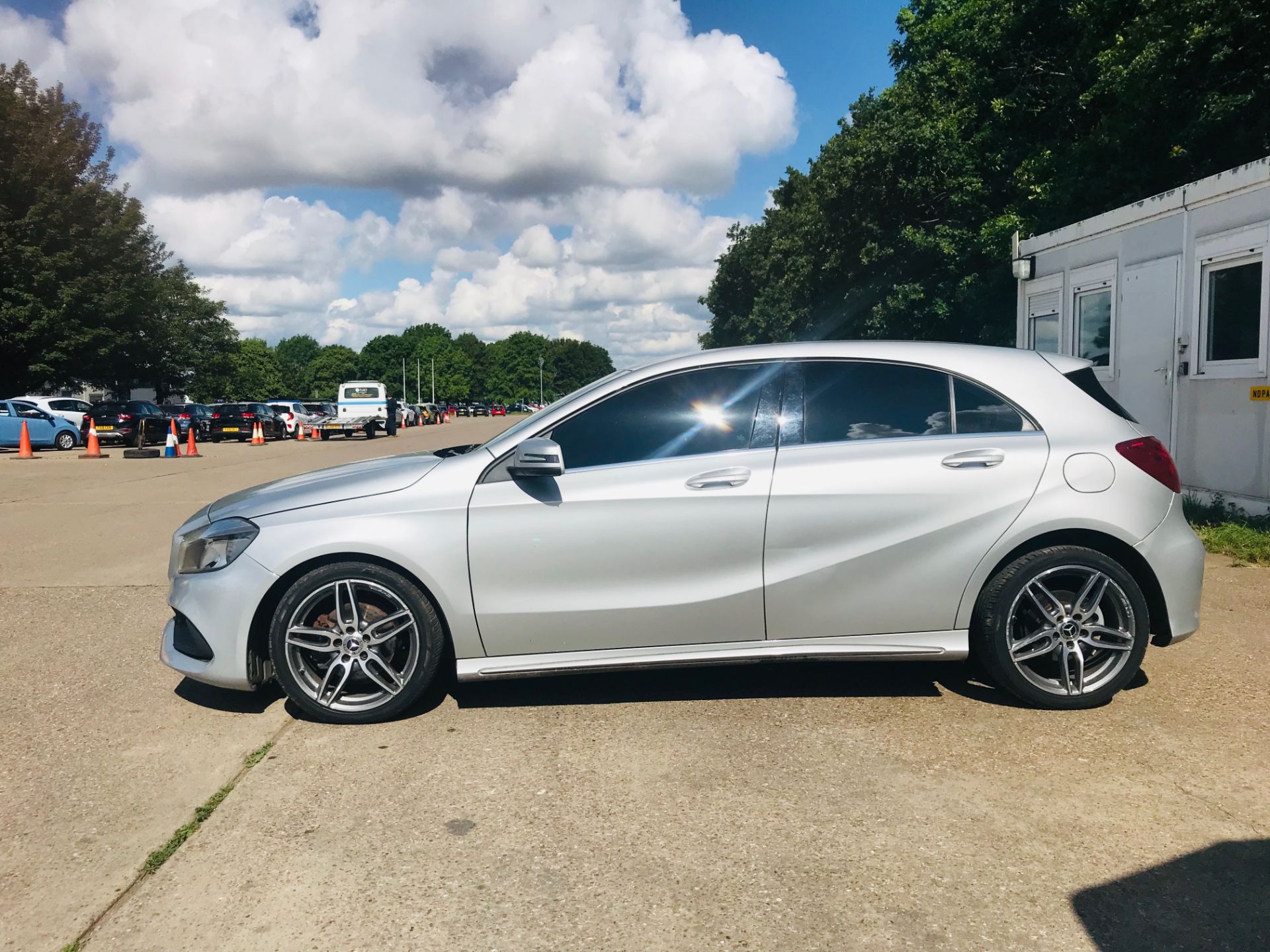 ON SALE MERCEDES A200d "AMG LINE" AUTO - 2018 MODEL - SAT NAV - LEATHER - HUGE SPEC - START / STOP - Image 6 of 15