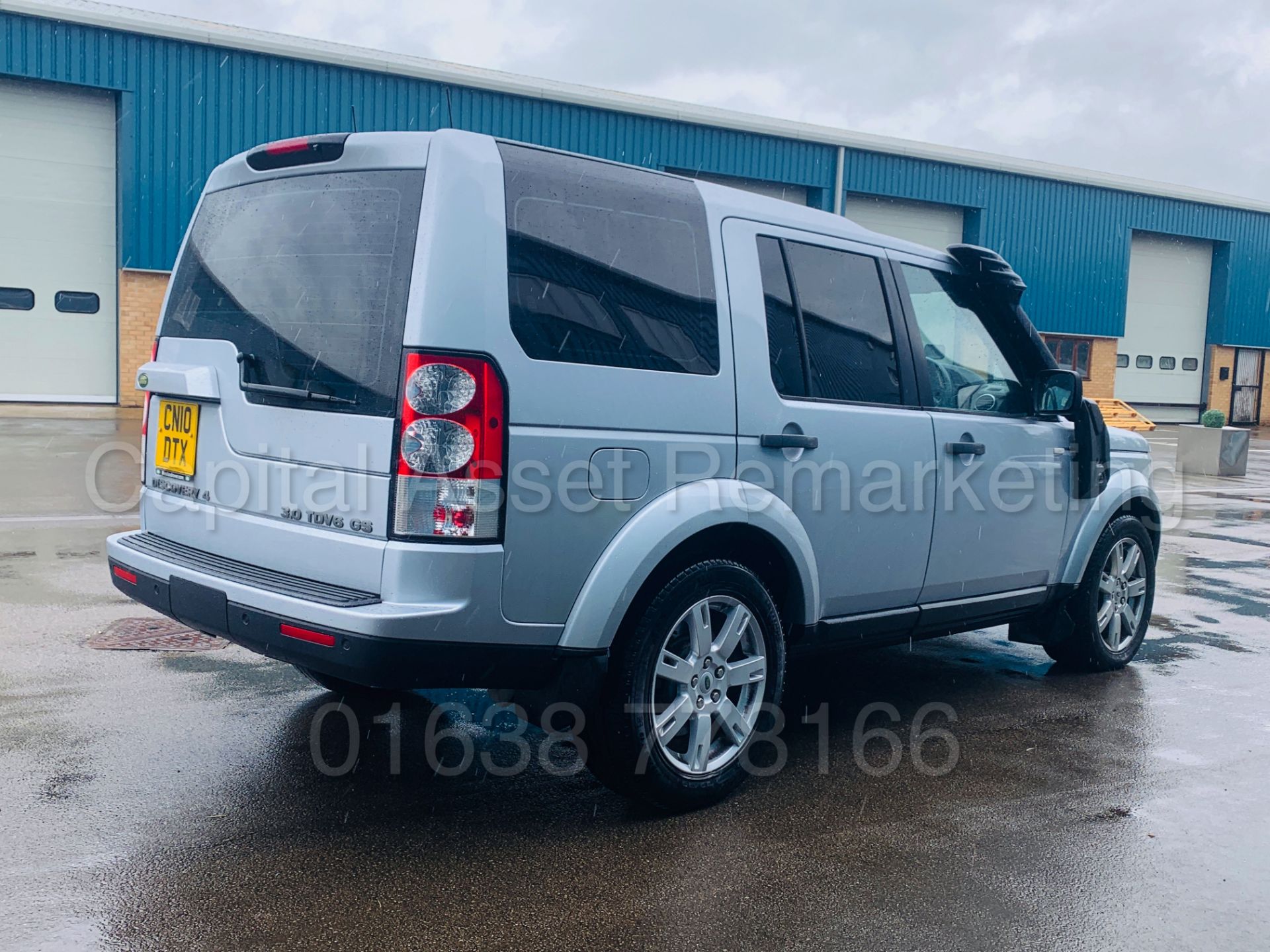 (On Sale) LAND ROVER DISCOVERY 4 *GS EDITION* SUV (2010) '3.0 TDV6 - 190 BHP - AUTO' **HUGE SPEC** - Image 12 of 45