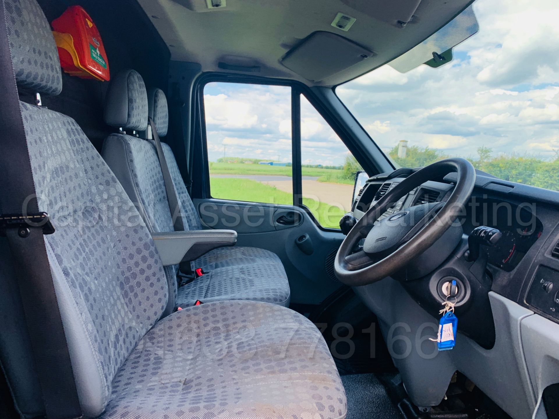 (On Sale) FORD TRANSIT 100 T300 FWD *LCV - PANEL VAN* (61 REG) '2.2 TDCI - 6 SPEED' *TWIN DOORS* - Image 21 of 32