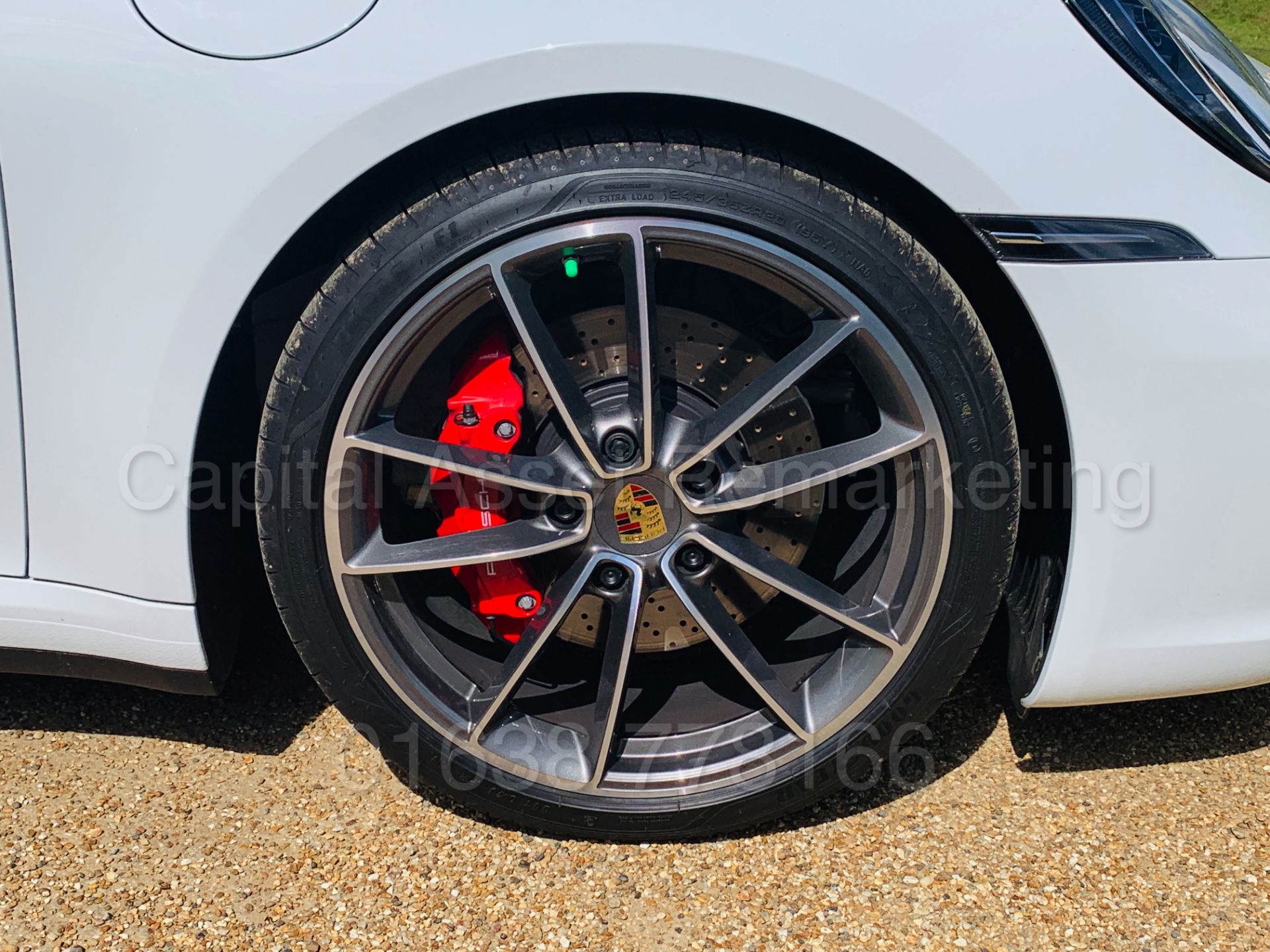 PORSCHE 911 *CARRERA S* (2019 - ALL NEW 992 MODEL) AUTO PDK - SAT NAV - CHRONO PACK *MASSIVE SPEC* - Image 36 of 87