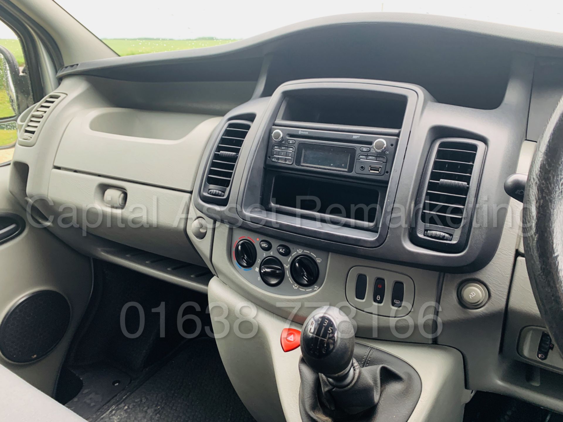 VAUXHALL VIVARO 2900 *LWB - 6 SEATER CREW VAN* (2013 MODEL) '2.0 CDTI - 115 BHP - 6 SPEED' *AIR CON* - Image 30 of 37