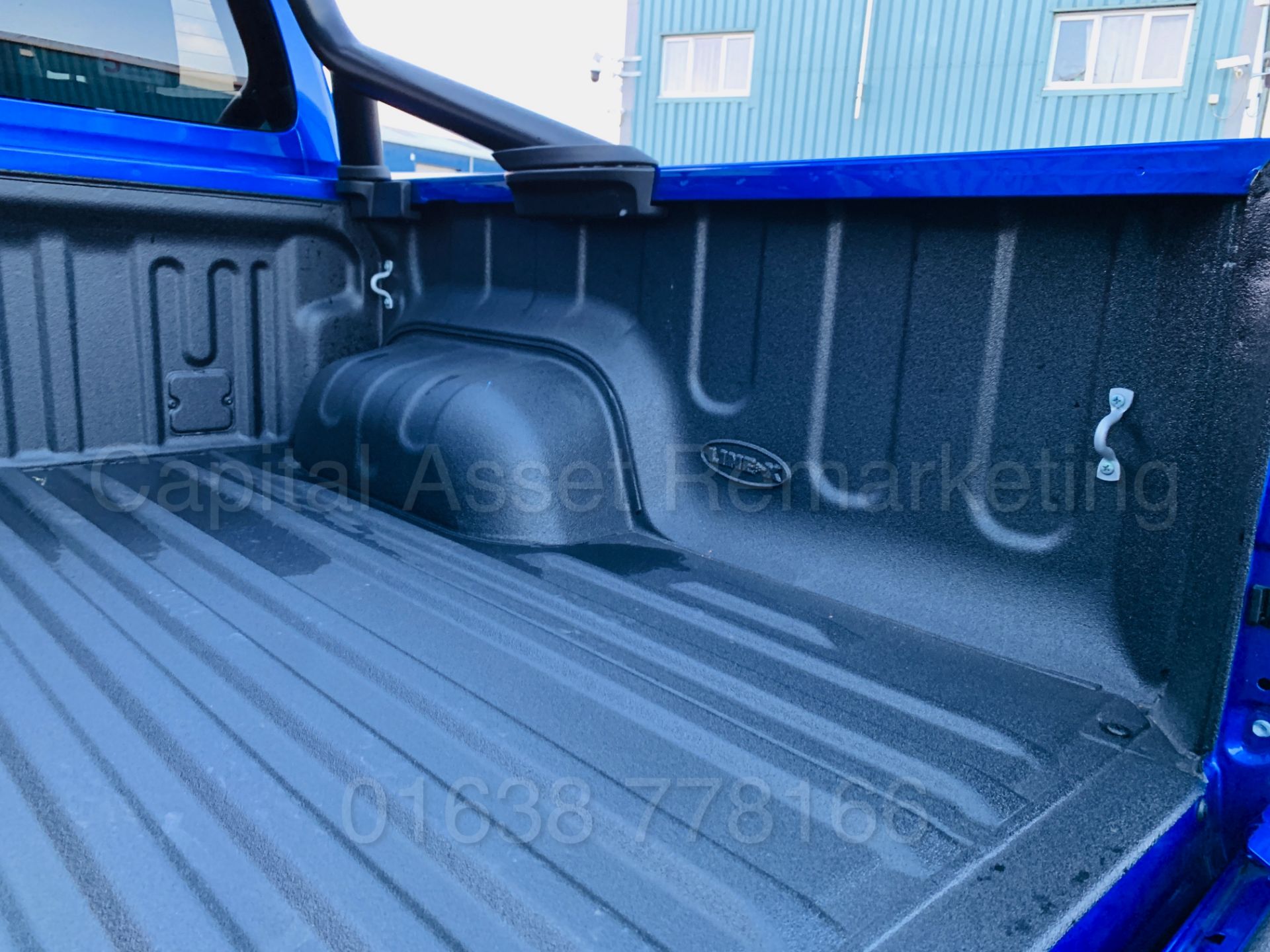 TOYOTA HILUX *INVINCIBLE X - LE* D/CAB PICK-UP (2019 MODEL) 'D-4D - AUTO - LEATHER - SAT NAV' *LOOK* - Image 28 of 65