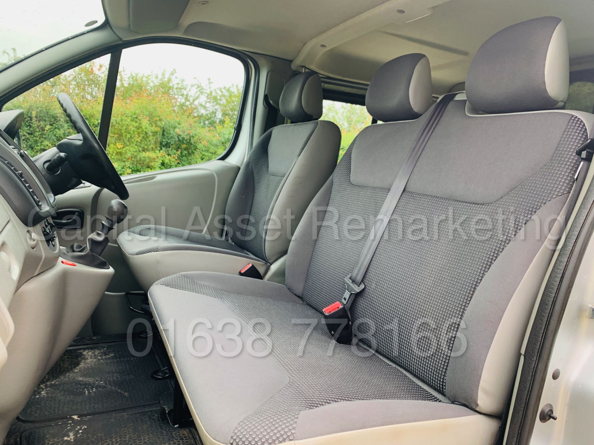 VAUXHALL VIVARO 2900 *LWB - 6 SEATER CREW VAN* (2013 MODEL) '2.0 CDTI - 115 BHP - 6 SPEED' *AIR CON* - Image 17 of 37