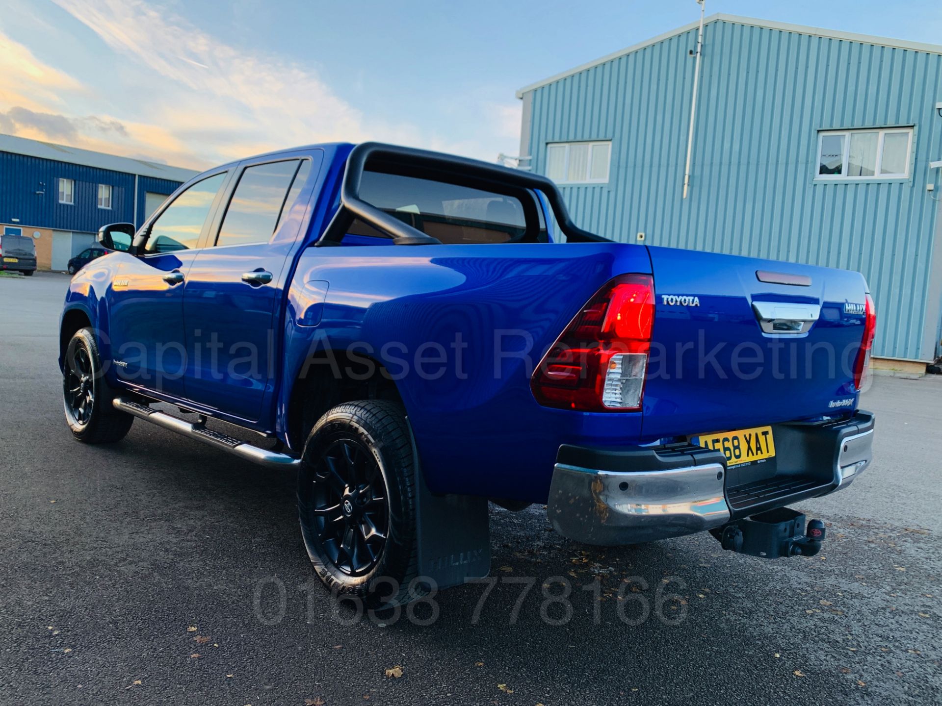 TOYOTA HILUX *INVINCIBLE X - LE* D/CAB PICK-UP (2019 MODEL) 'D-4D - AUTO - LEATHER - SAT NAV' *LOOK* - Image 10 of 65