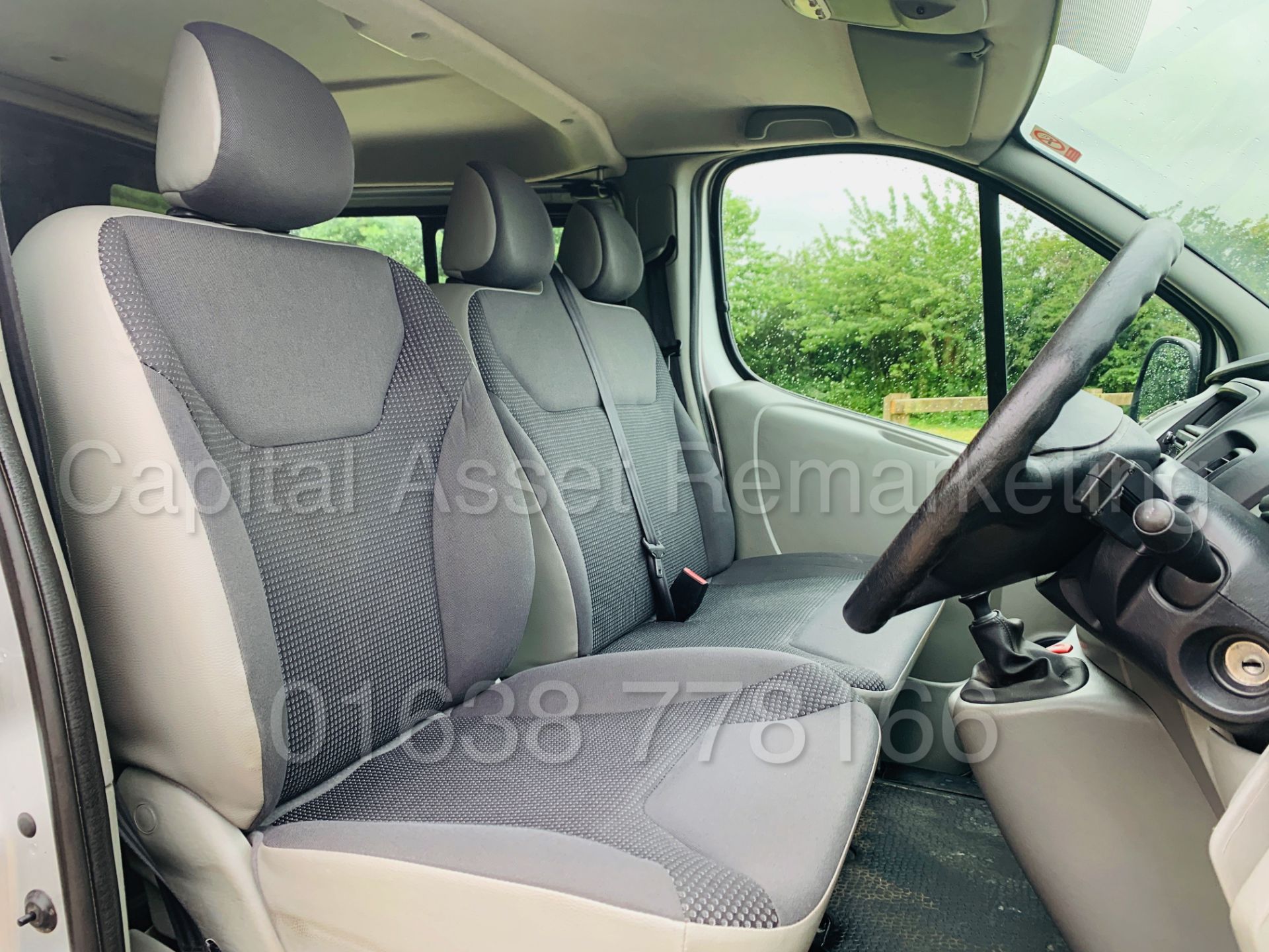 VAUXHALL VIVARO 2900 *LWB - 6 SEATER CREW VAN* (2013 MODEL) '2.0 CDTI - 115 BHP - 6 SPEED' *AIR CON* - Image 25 of 37