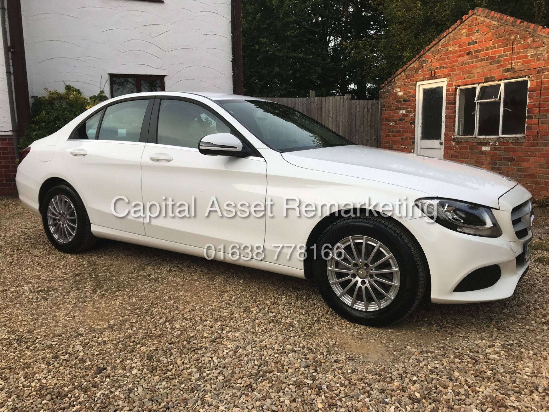 MERCEDES C200d "SPECIAL EQUIPMENT" (2016) 1 OWNER FSH *GREAT SPEC* FULL LEATHER - CLIMATE -NEW SHAPE - Image 7 of 21