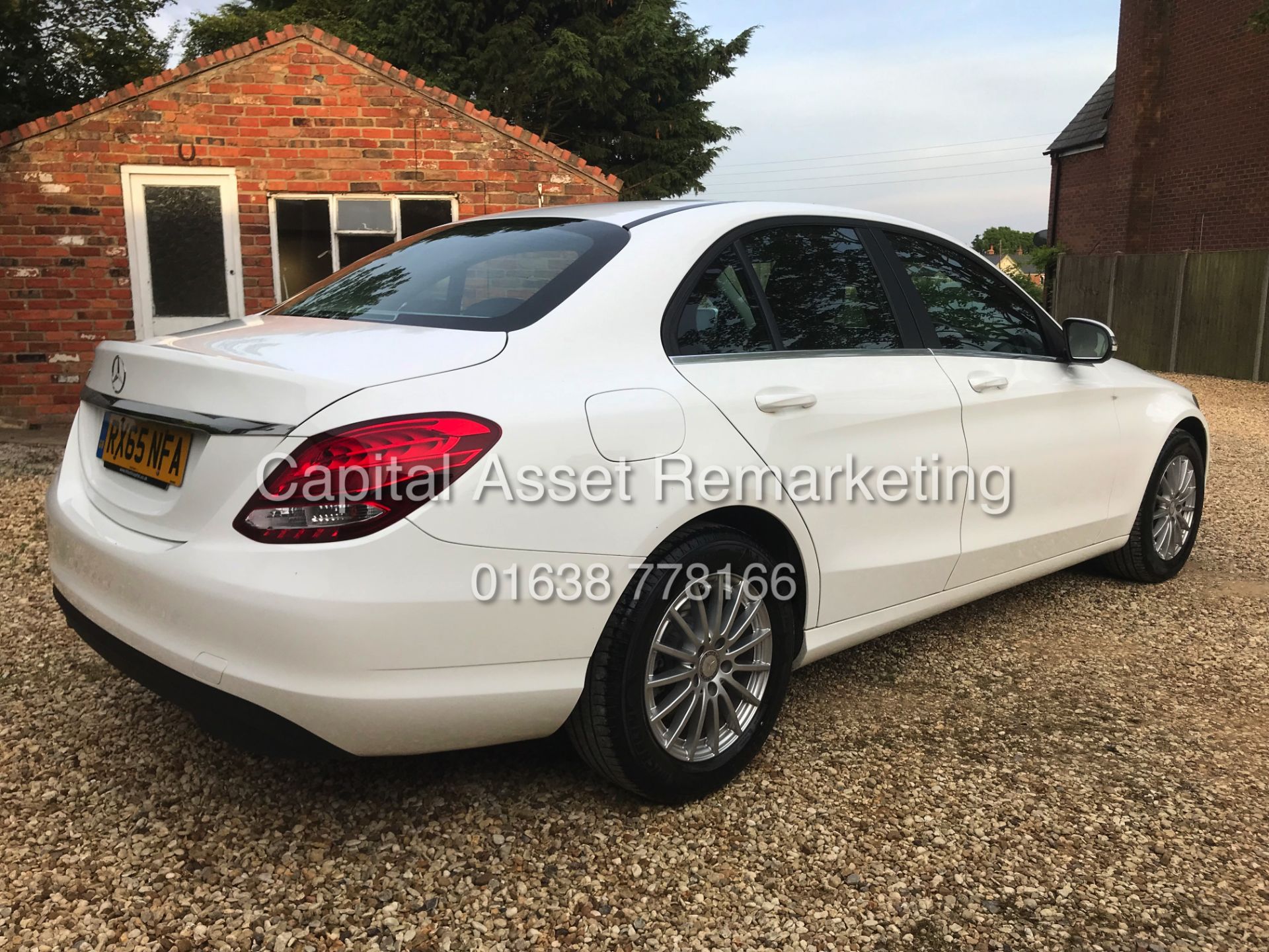 MERCEDES C200d "SPECIAL EQUIPMENT" (2016) 1 OWNER FSH *GREAT SPEC* FULL LEATHER - CLIMATE -NEW SHAPE - Image 5 of 21