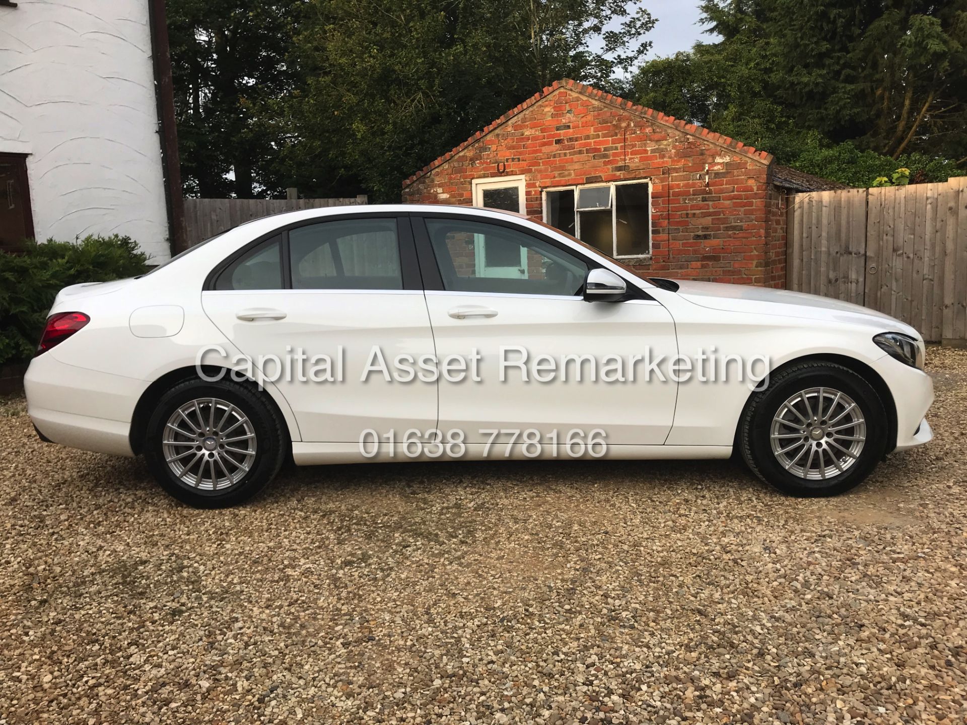 MERCEDES C200d "SPECIAL EQUIPMENT" (2016) 1 OWNER FSH *GREAT SPEC* FULL LEATHER - CLIMATE -NEW SHAPE - Image 6 of 21