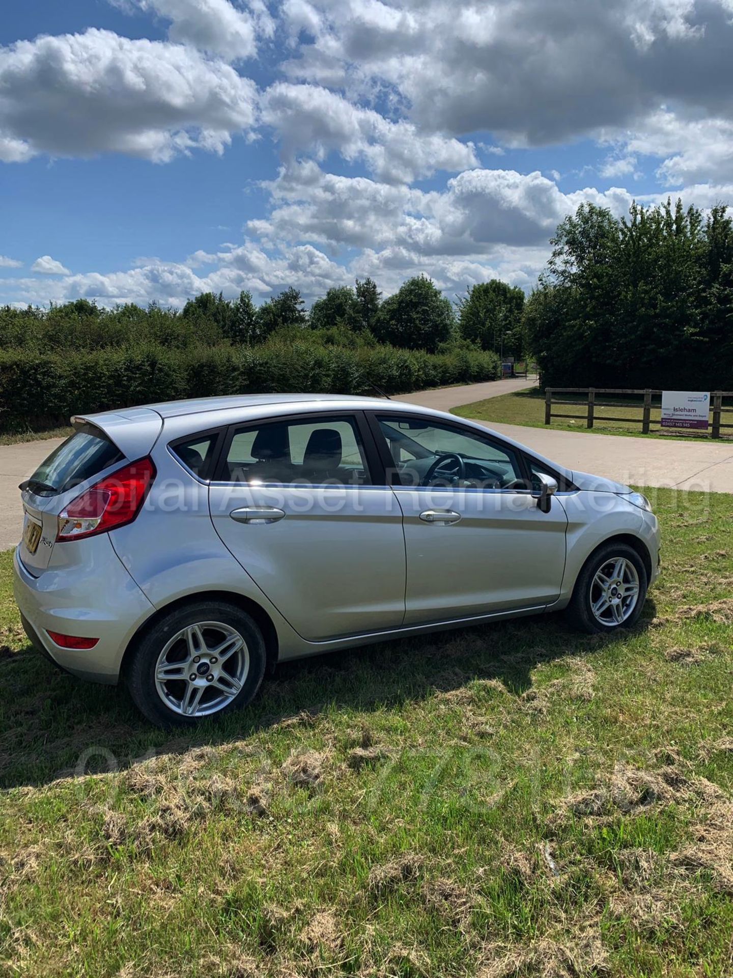 FORD FIESTA *ZETEC EDITION* 5 DOOR HATCHBACK (2013) '1.5 TDCI - 75 BHP - 5 SPEED' *AIR CON* (NO VAT) - Image 4 of 21