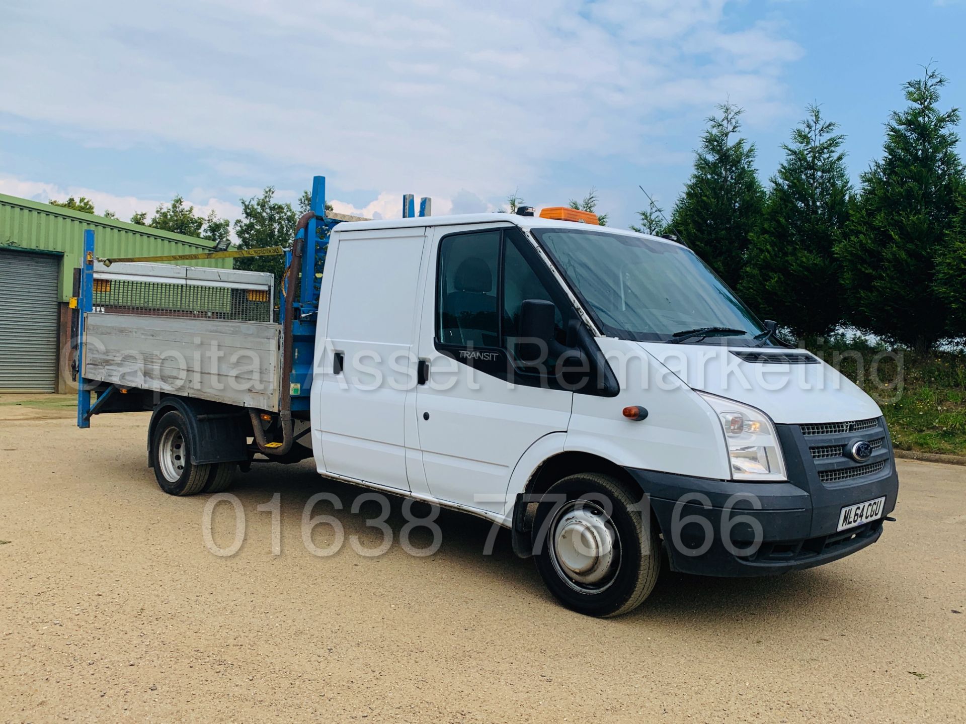 FORD TRANSIT T330 RWD *LWB - D/CAB DROPSIDE* (2015 MODEL) '2.2 TDCI - 125 BHP - 6 SPEED' *TAIL-LIFT* - Image 2 of 36