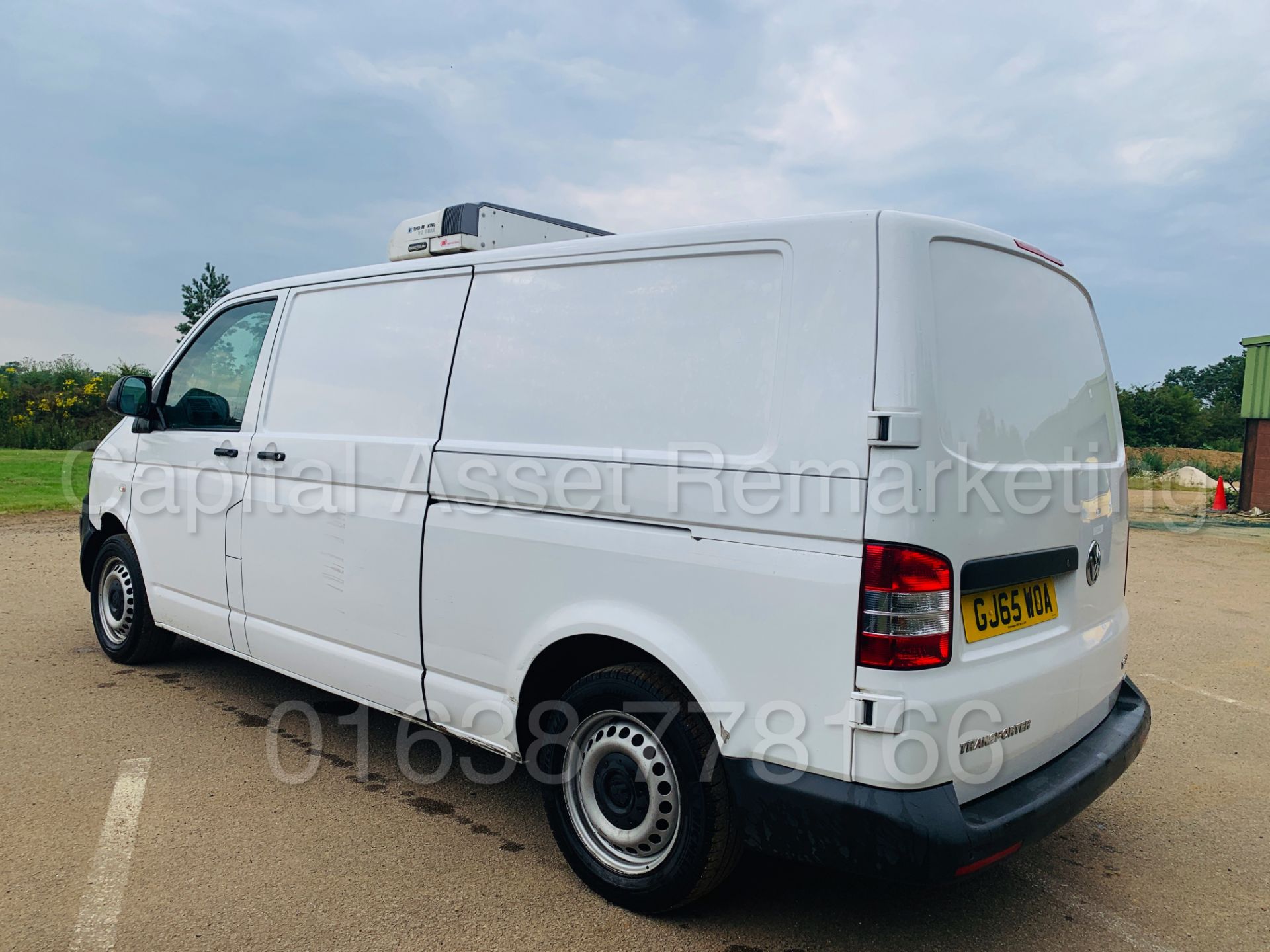 VOLKSWAGEN TRANSPORTER T28 *LWB-REFRIGERATED VAN* (2016 MODEL) '2.0 TDI' *THERMO KING* (-32 DEGREES) - Image 6 of 32