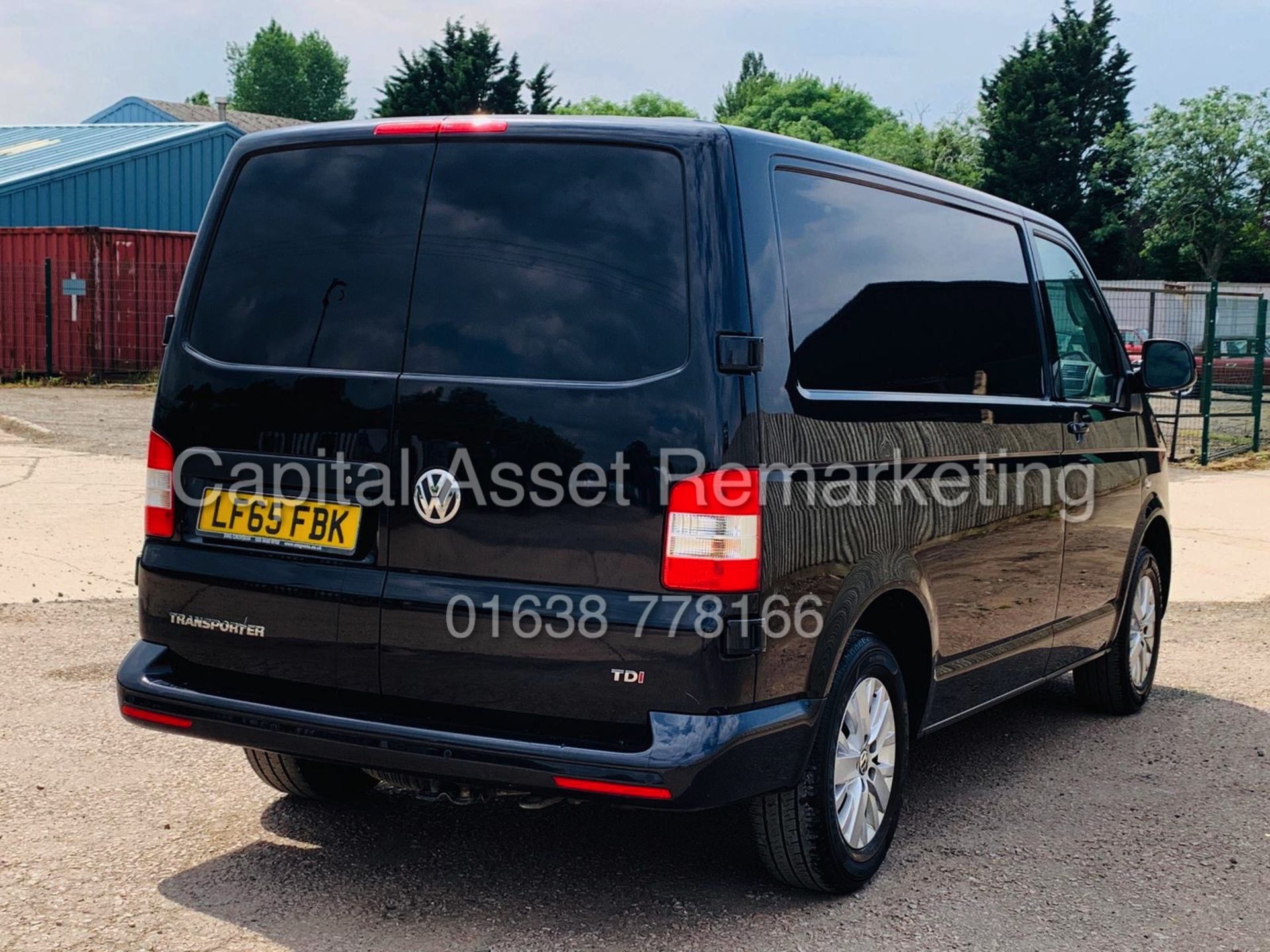 (ON SALE) VOLKSWAGEN TRANSPORTER 2.0TDI "HIGHLINE-BLACK EDITION" T28 (2016 MODEL) ONLY 59K *AIR CON* - Image 11 of 23