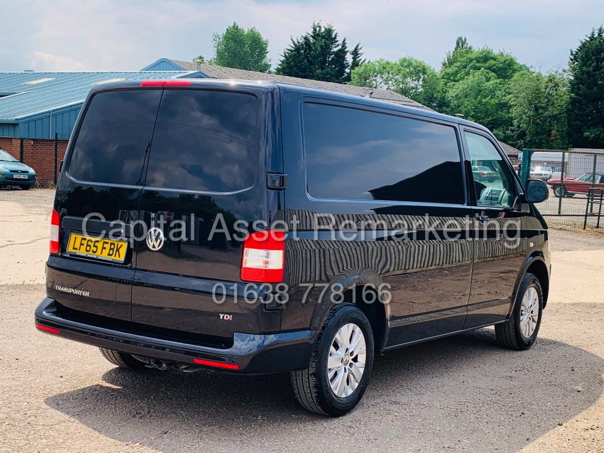 (ON SALE) VOLKSWAGEN TRANSPORTER 2.0TDI "HIGHLINE-BLACK EDITION" T28 (2016 MODEL) ONLY 59K *AIR CON* - Image 12 of 23