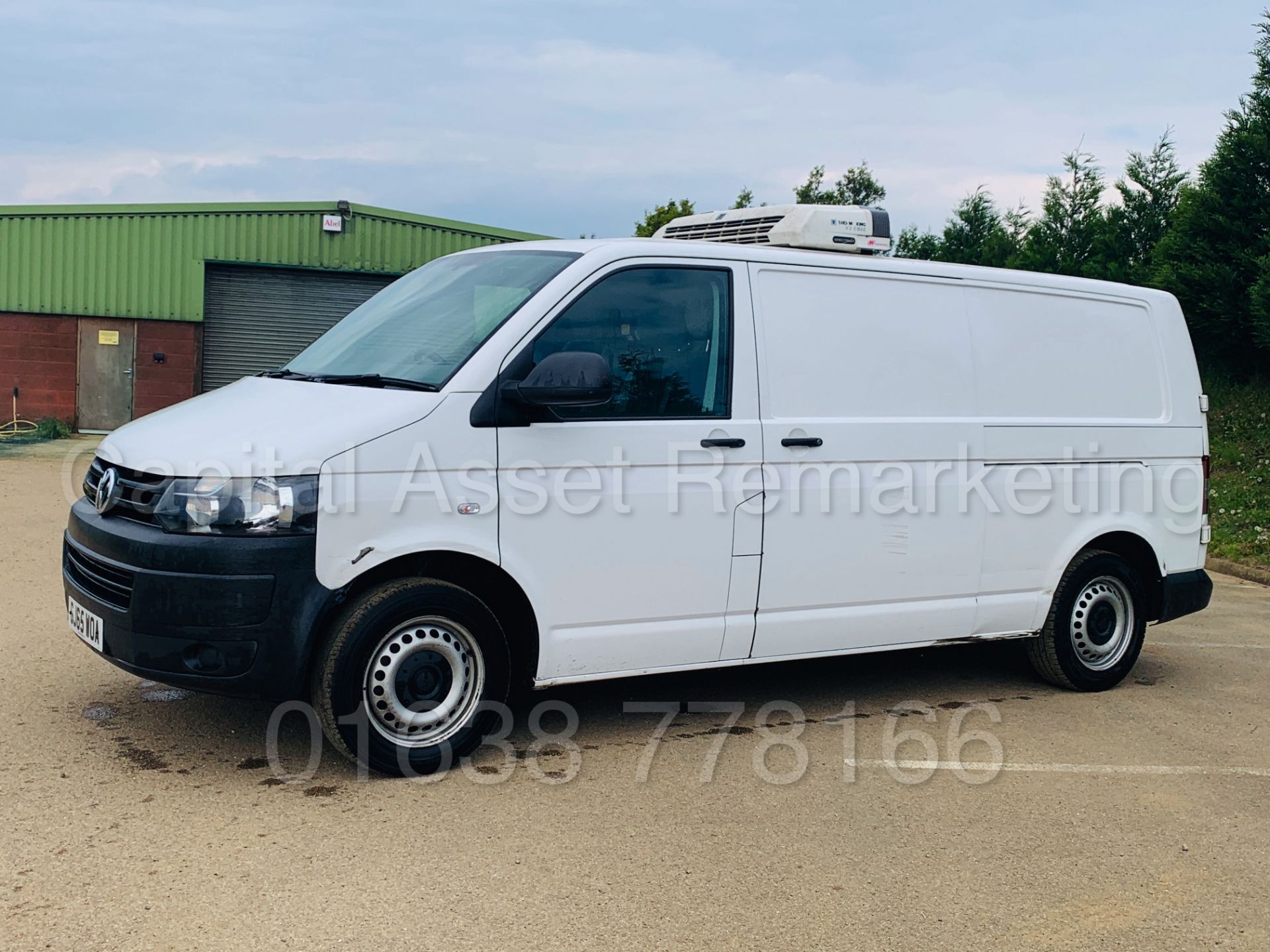 VOLKSWAGEN TRANSPORTER T28 *LWB-REFRIGERATED VAN* (2016 MODEL) '2.0 TDI' *THERMO KING* (-32 DEGREES) - Image 5 of 32