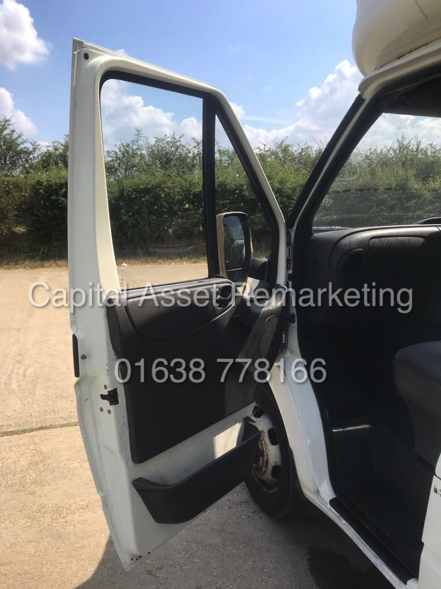 FORD TRANSIT 2.4TDCI "LUTON BOX VAN" TWIN REAR WHEELS (04 REG) 13 FOOT BODY *NO VAT* - Image 6 of 15