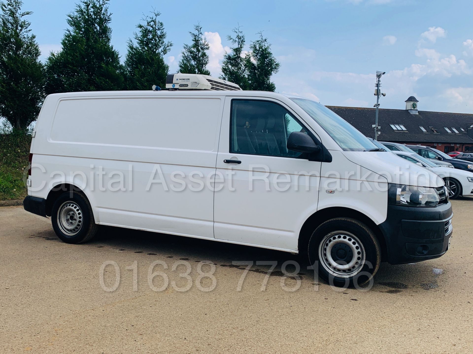 VOLKSWAGEN TRANSPORTER T28 *LWB-REFRIGERATED VAN* (2016 MODEL) '2.0 TDI' *THERMO KING* (-32 DEGREES) - Image 10 of 32