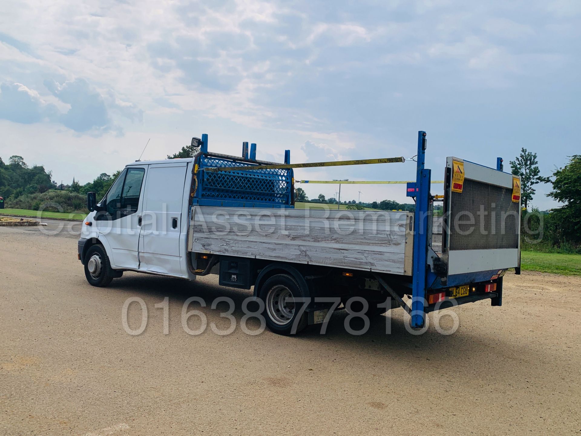 FORD TRANSIT T330 RWD *LWB - D/CAB DROPSIDE* (2015 MODEL) '2.2 TDCI - 125 BHP - 6 SPEED' *TAIL-LIFT* - Image 8 of 36