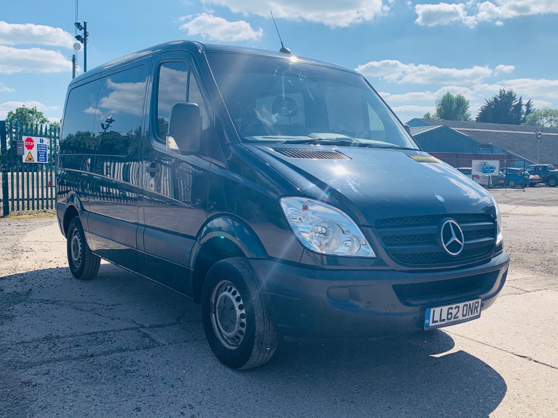 MERCEDES SPRINTER 210CDI DISABLED ACCESS/DRIVER - 62 REG - ONLY 23K MILES -AIR CON - O-H CONVERSION - Image 17 of 33