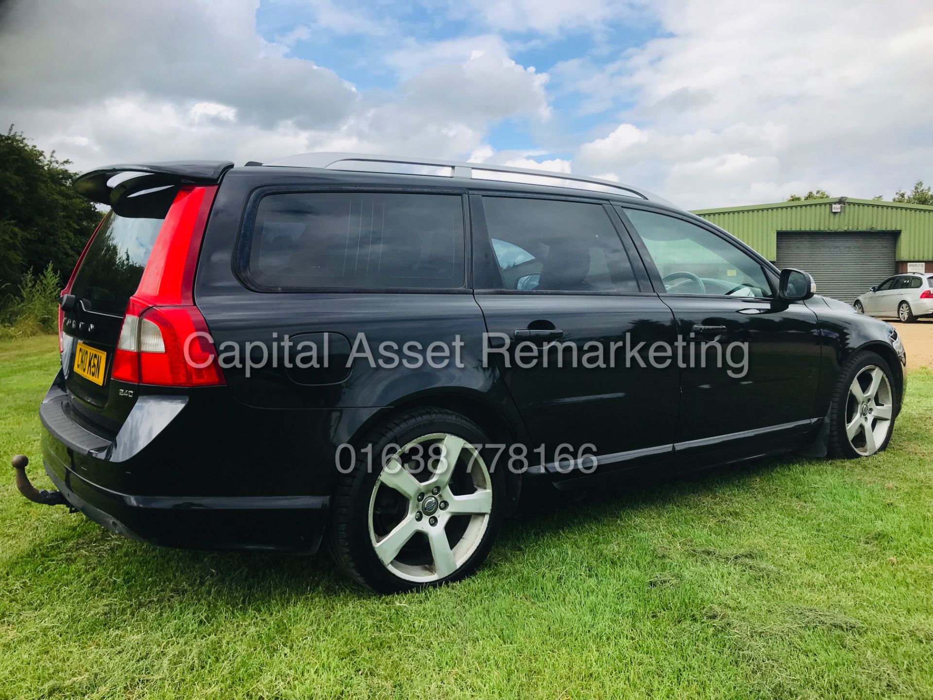 ON SALE VOLVO V70 R-DESIGN ESTATE (10 REG) AUTOMATIC - SAT NAV - LEATHER - CLIMATE - AIR CON - - Image 5 of 13